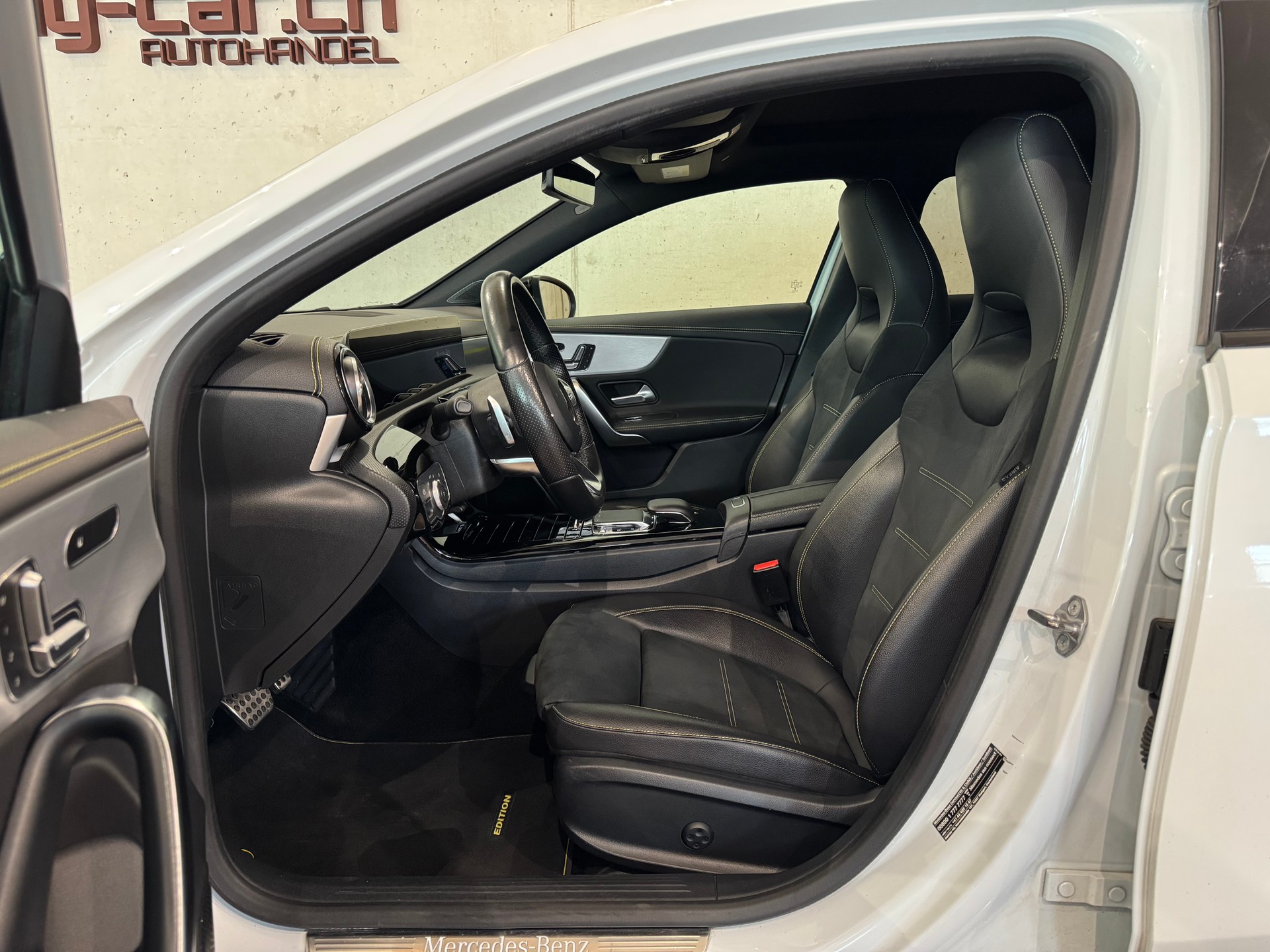 MERCEDES-BENZ A 220 AMG Line EDITION 1 7G-DCT 4Matic || BURMESTER || 360 || PANORAMA-image-17