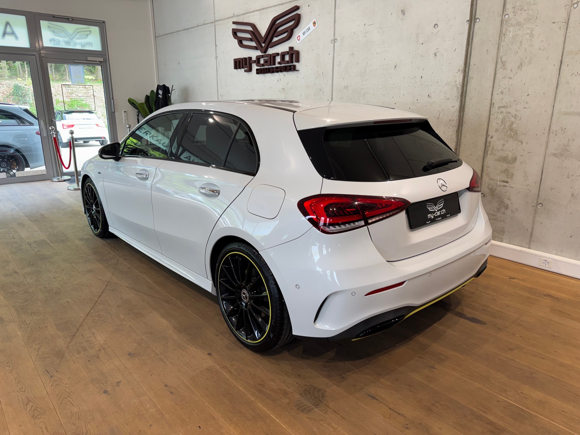 MERCEDES-BENZ A 220 AMG Line EDITION 1 7G-DCT 4Matic || BURMESTER || 360 || PANORAMA-image-7