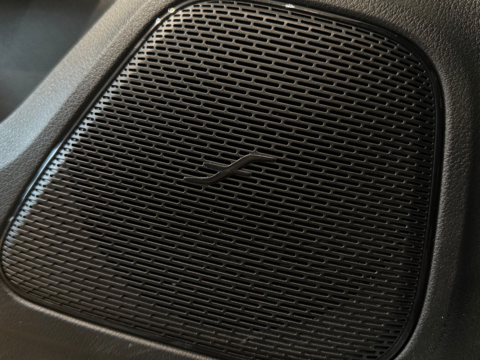 MERCEDES-BENZ A 220 AMG Line EDITION 1 7G-DCT 4Matic || BURMESTER || 360 || PANORAMA-image-25