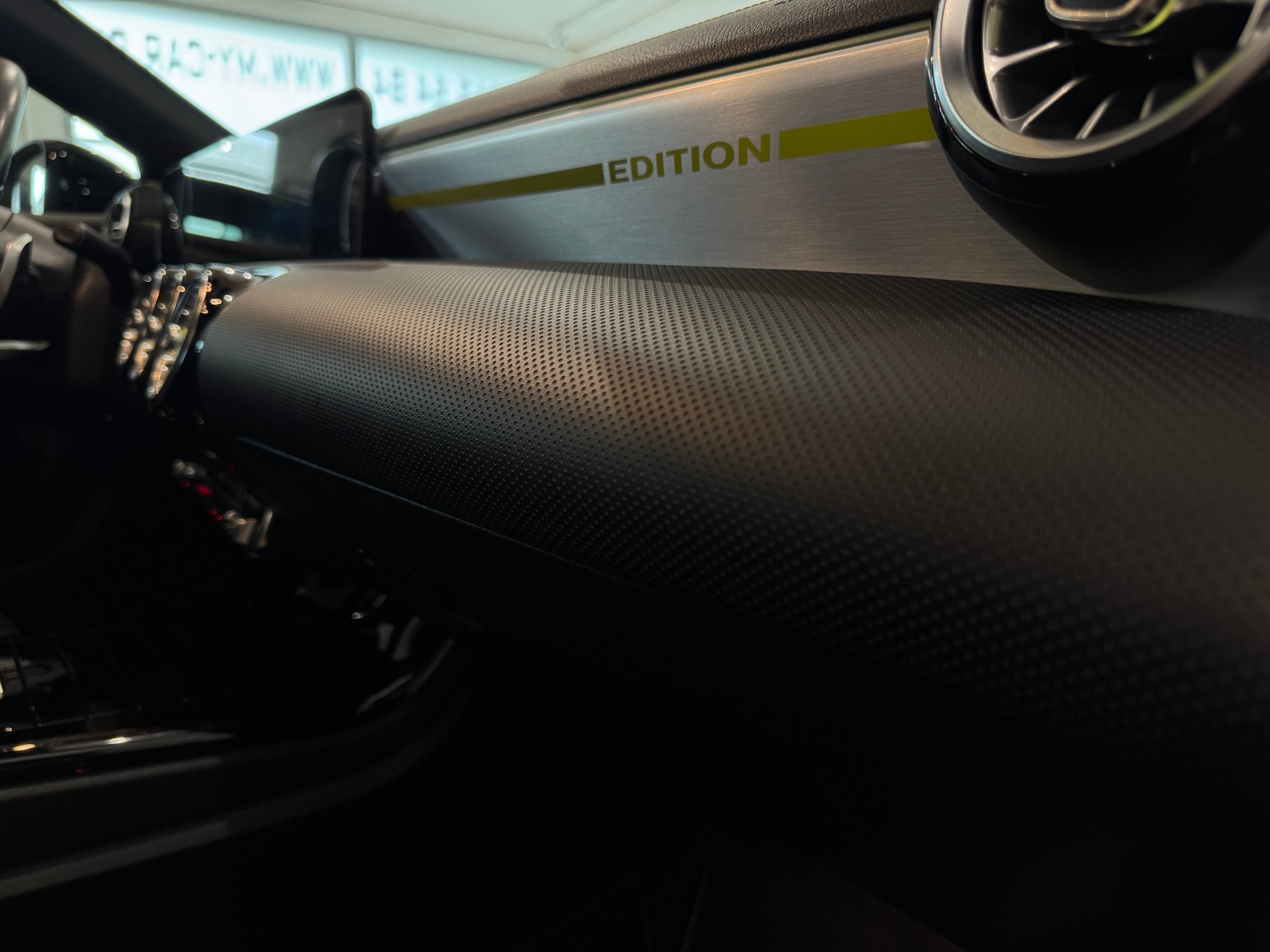 MERCEDES-BENZ A 220 AMG Line EDITION 1 7G-DCT 4Matic || BURMESTER || 360 || PANORAMA-image-21