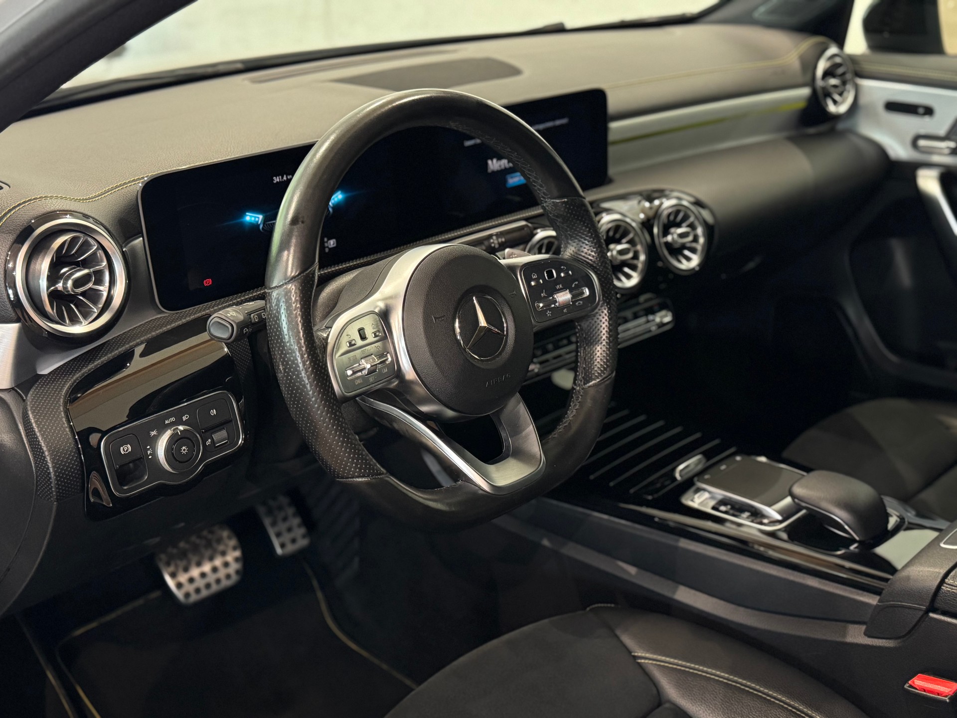 MERCEDES-BENZ A 220 AMG Line EDITION 1 7G-DCT 4Matic || BURMESTER || 360 || PANORAMA-image-18