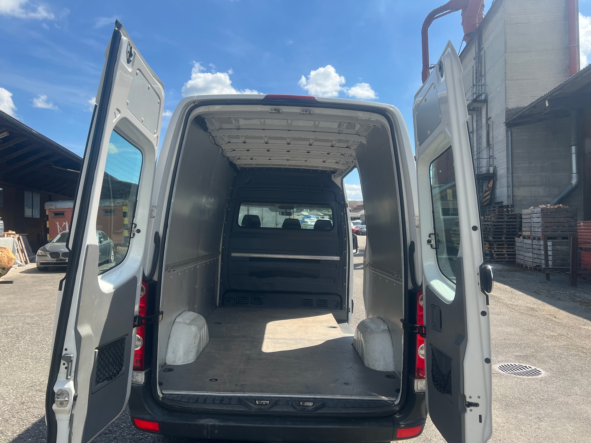 VW Crafter 35 2.0 TDI CR-image-8