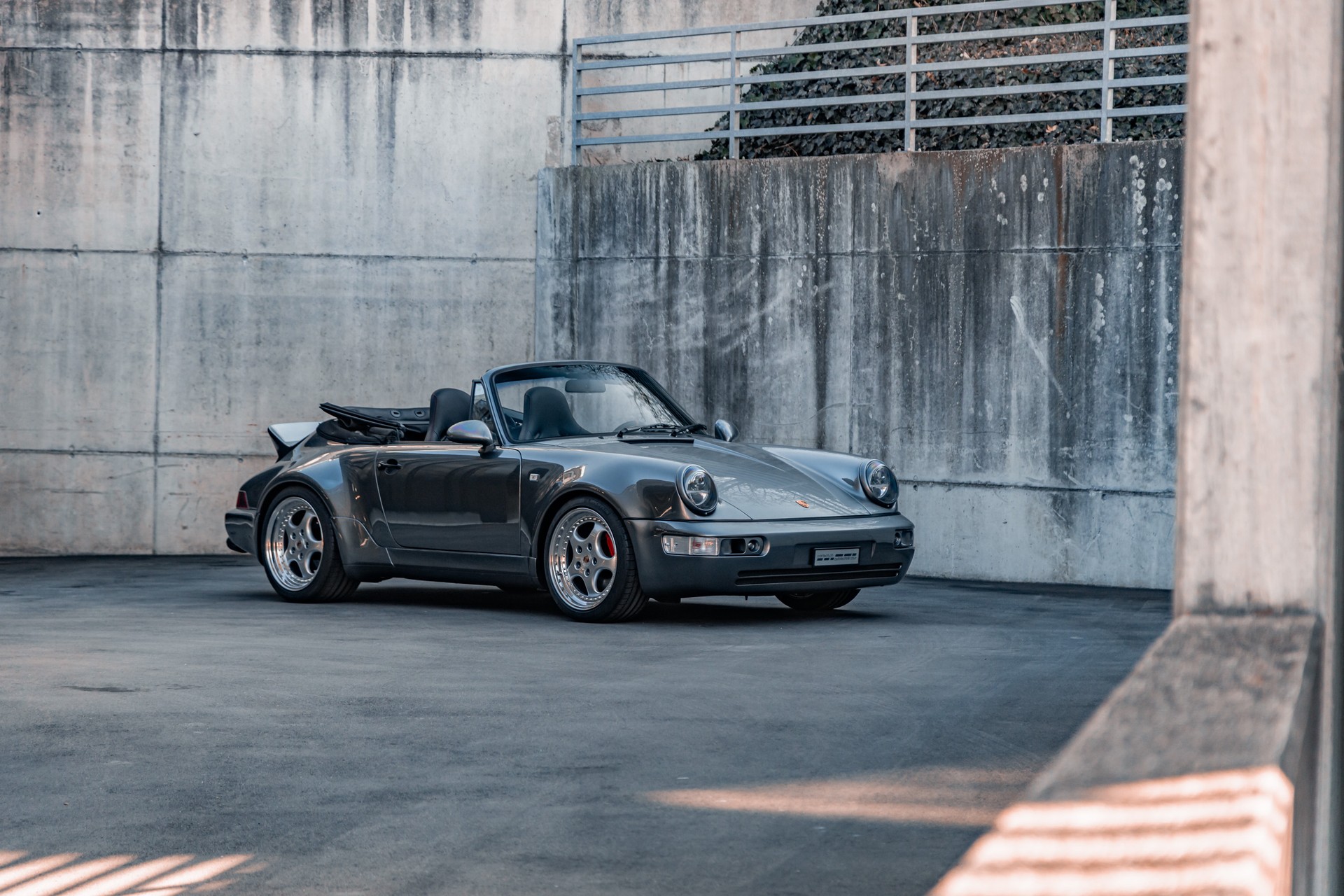 PORSCHE 911 Carrera 4 Cabrio-image-3