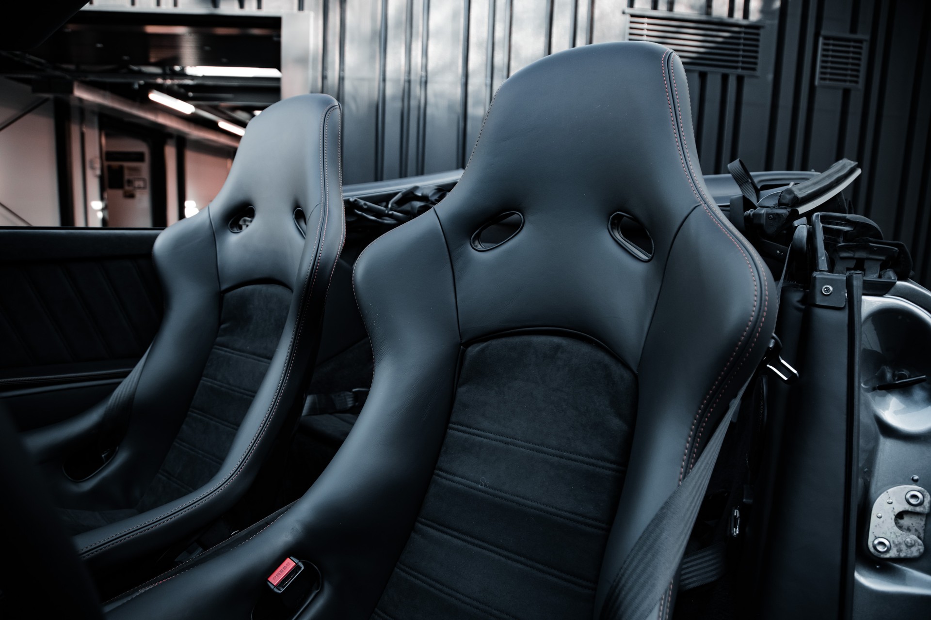 PORSCHE 911 Carrera 4 Cabrio-image-11