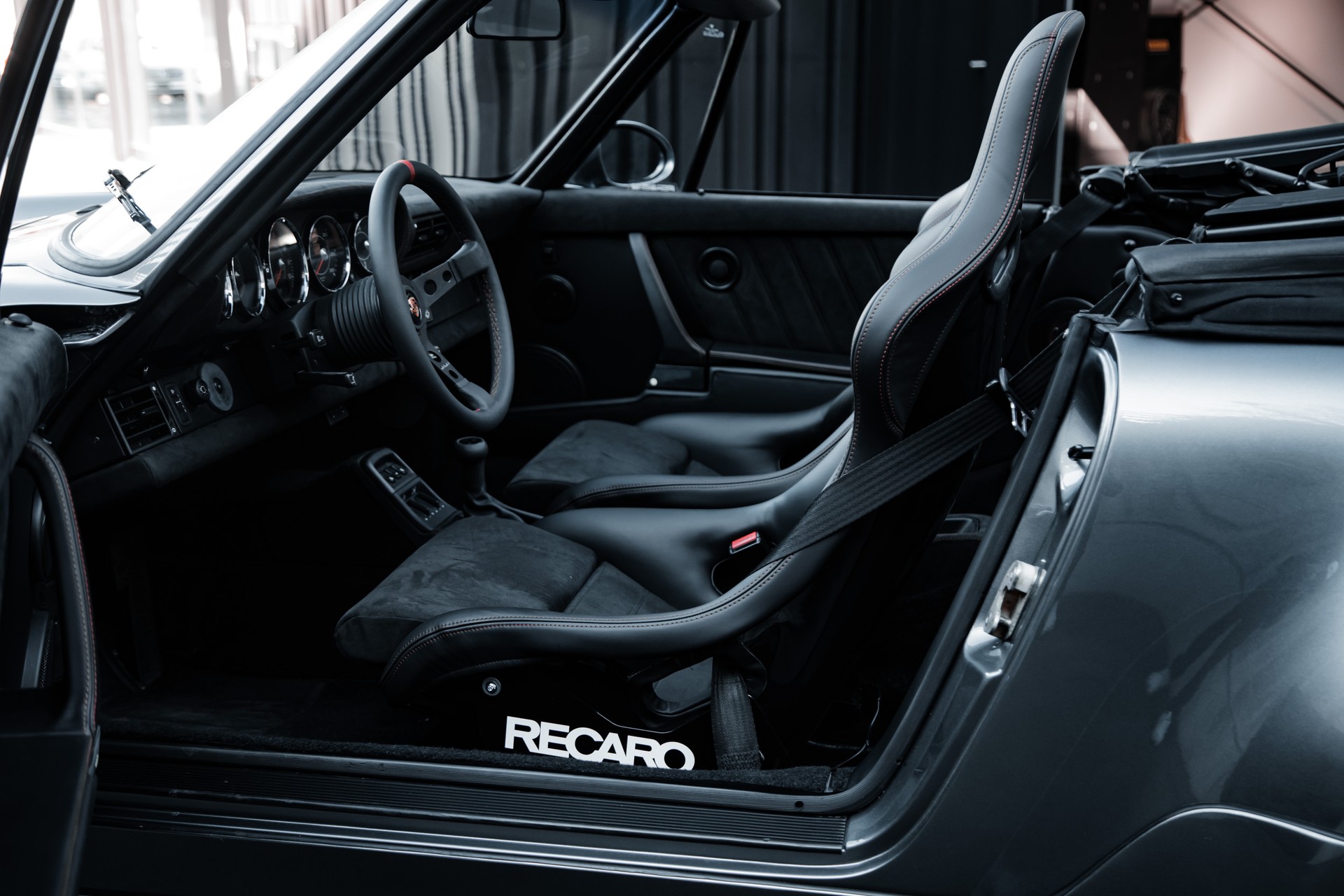 PORSCHE 911 Carrera 4 Cabrio-image-12