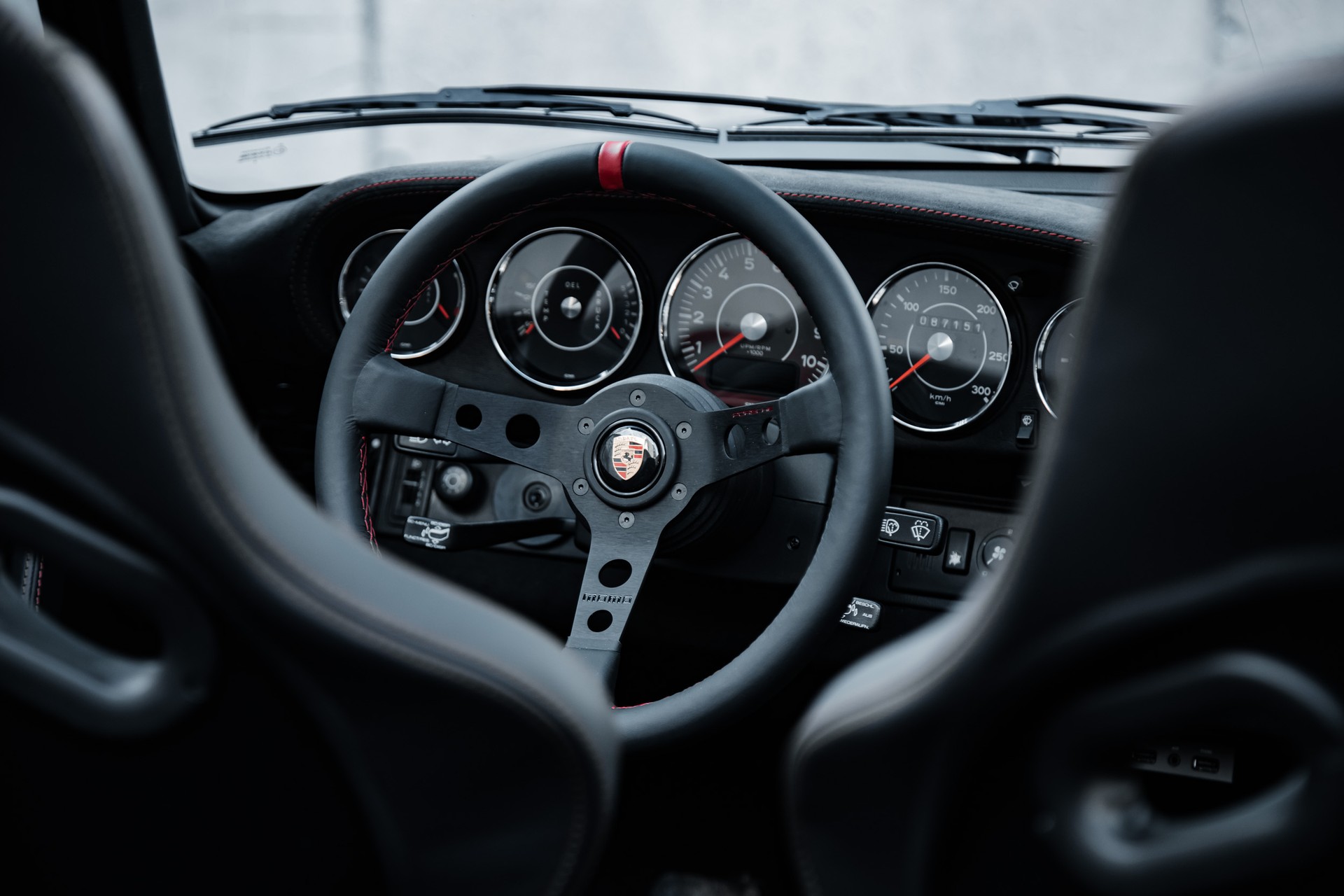 PORSCHE 911 Carrera 4 Cabrio-image-8
