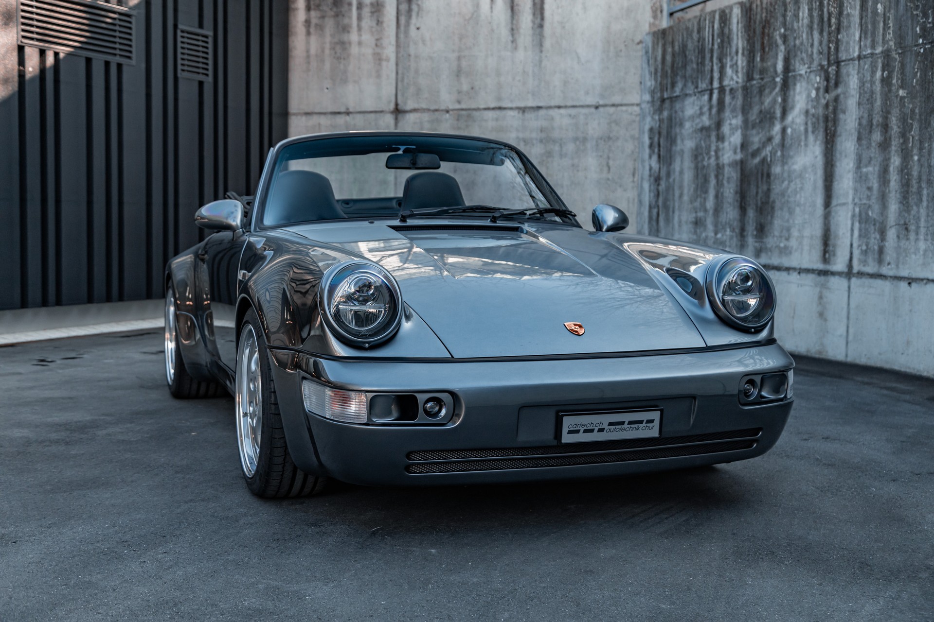 PORSCHE 911 Carrera 4 Cabrio-image-2