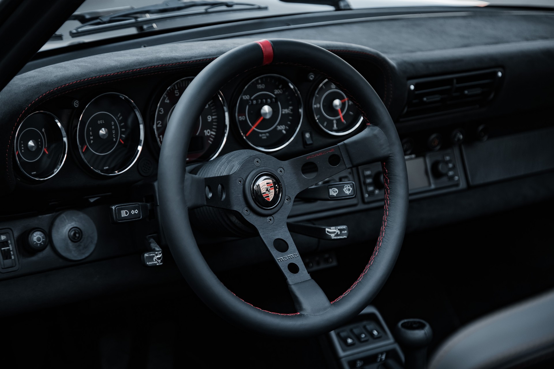 PORSCHE 911 Carrera 4 Cabrio-image-14