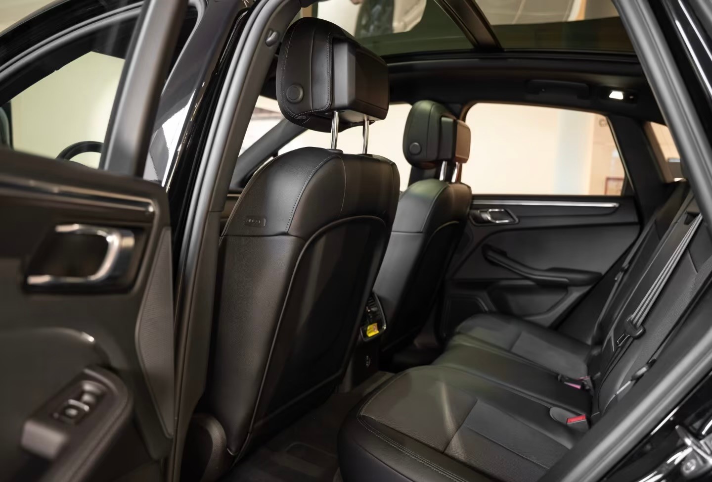 PORSCHE Macan PDK-image-11