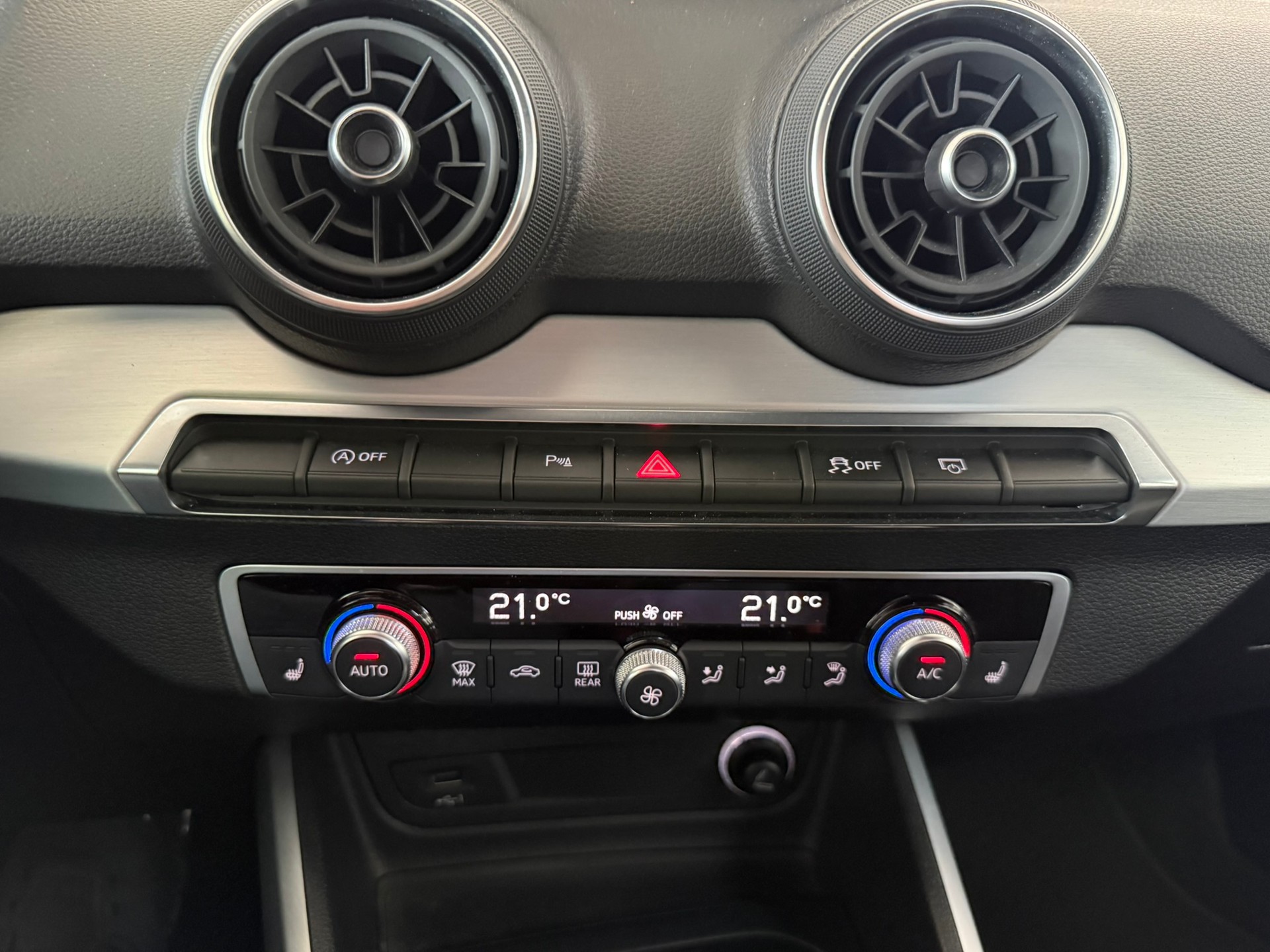 AUDI Q2 2.0 TFSI sport quattro S-tronic-image-18