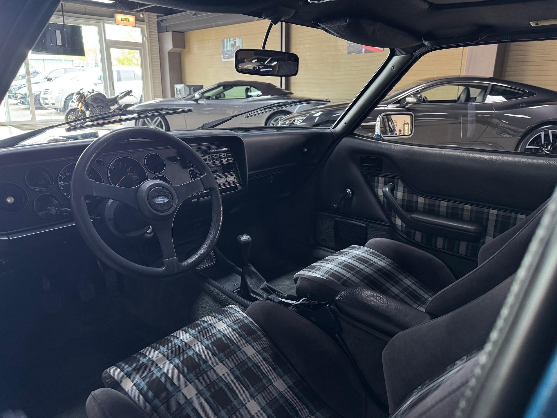 FORD Capri 2.8 INJECTION-image-10