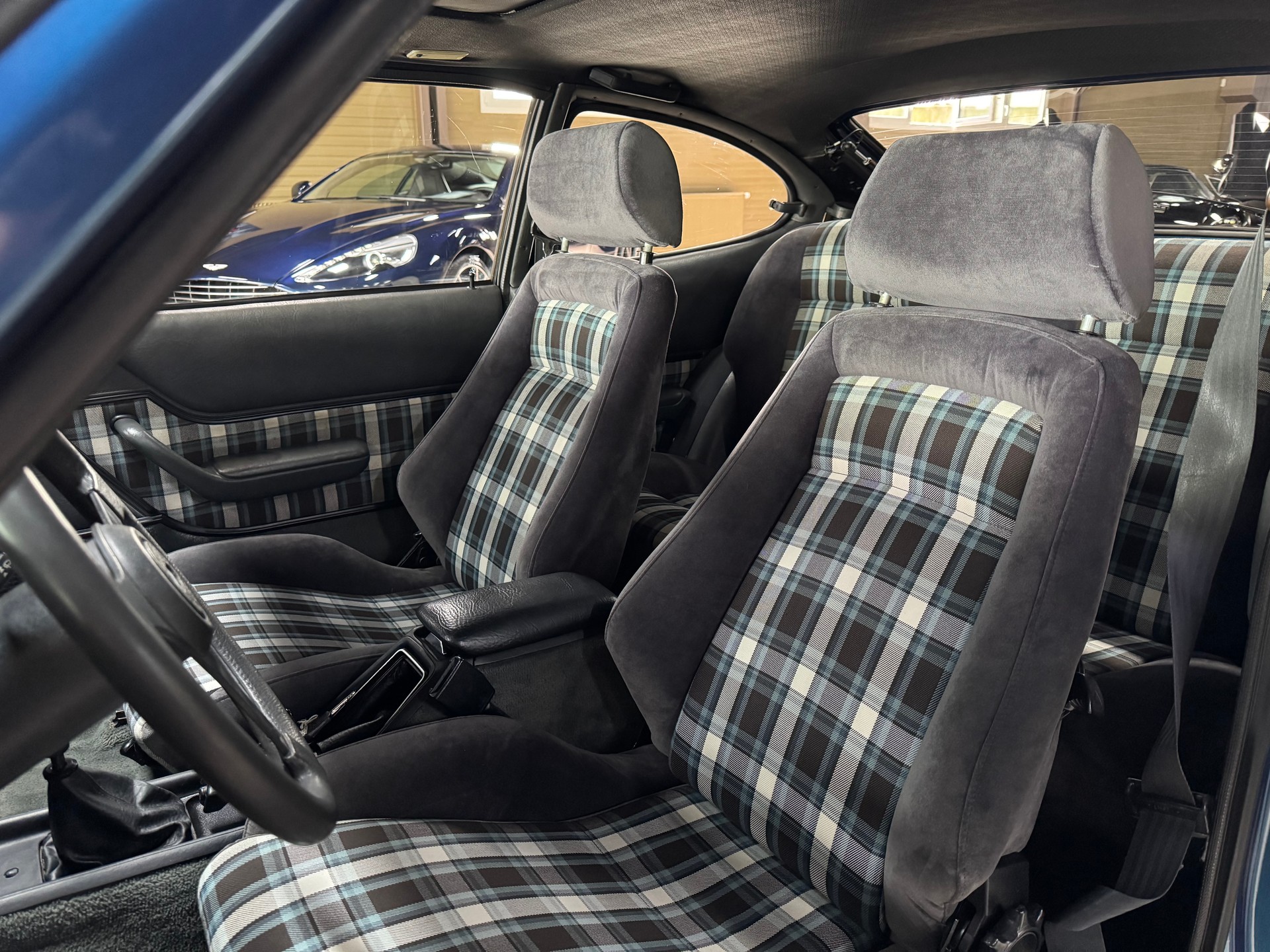 FORD Capri 2.8 INJECTION-image-12