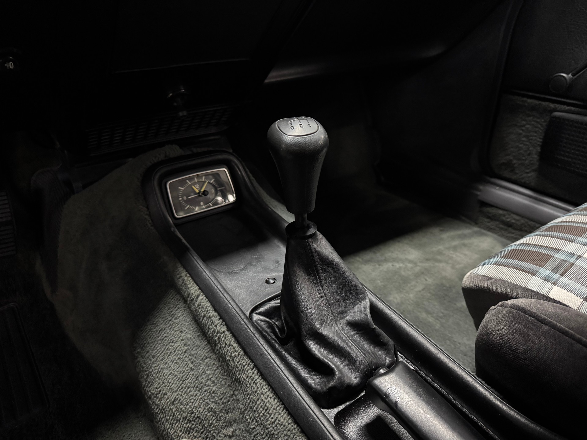 FORD Capri 2.8 INJECTION-image-18