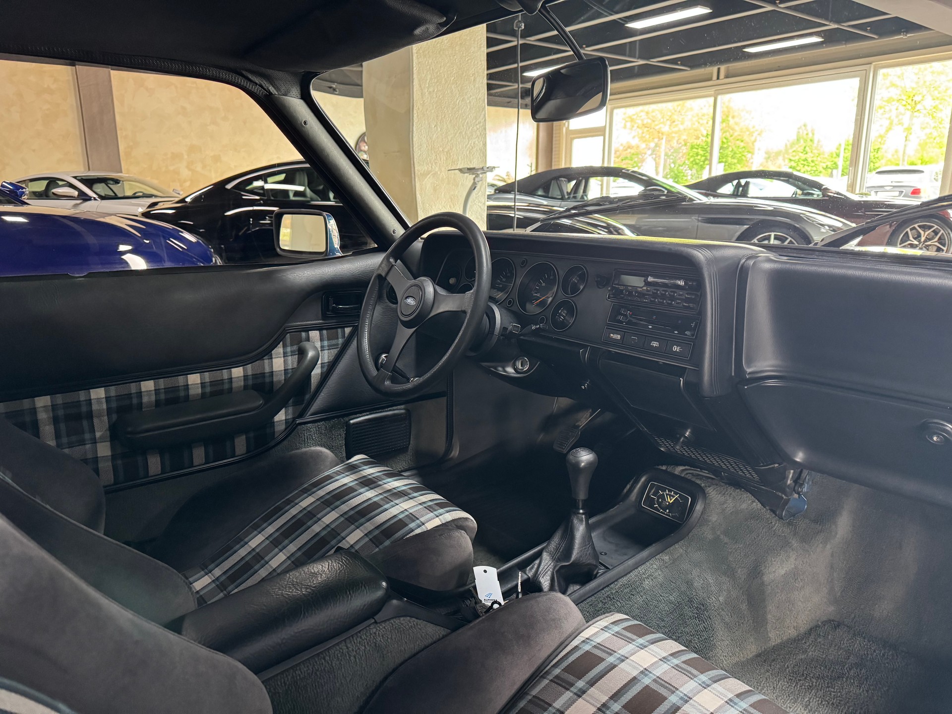 FORD Capri 2.8 INJECTION-image-13