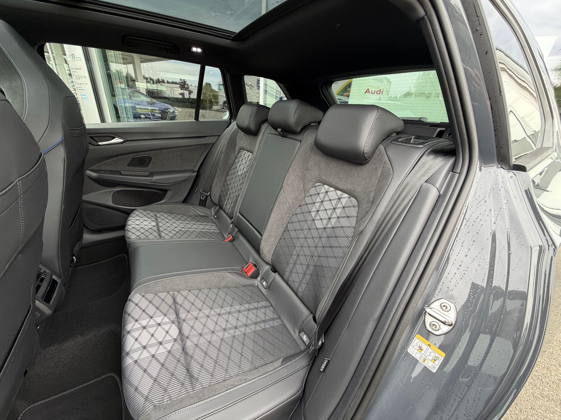 VW Golf Variant 2.0 TSI R-Line DSG 4 Motion-image-21