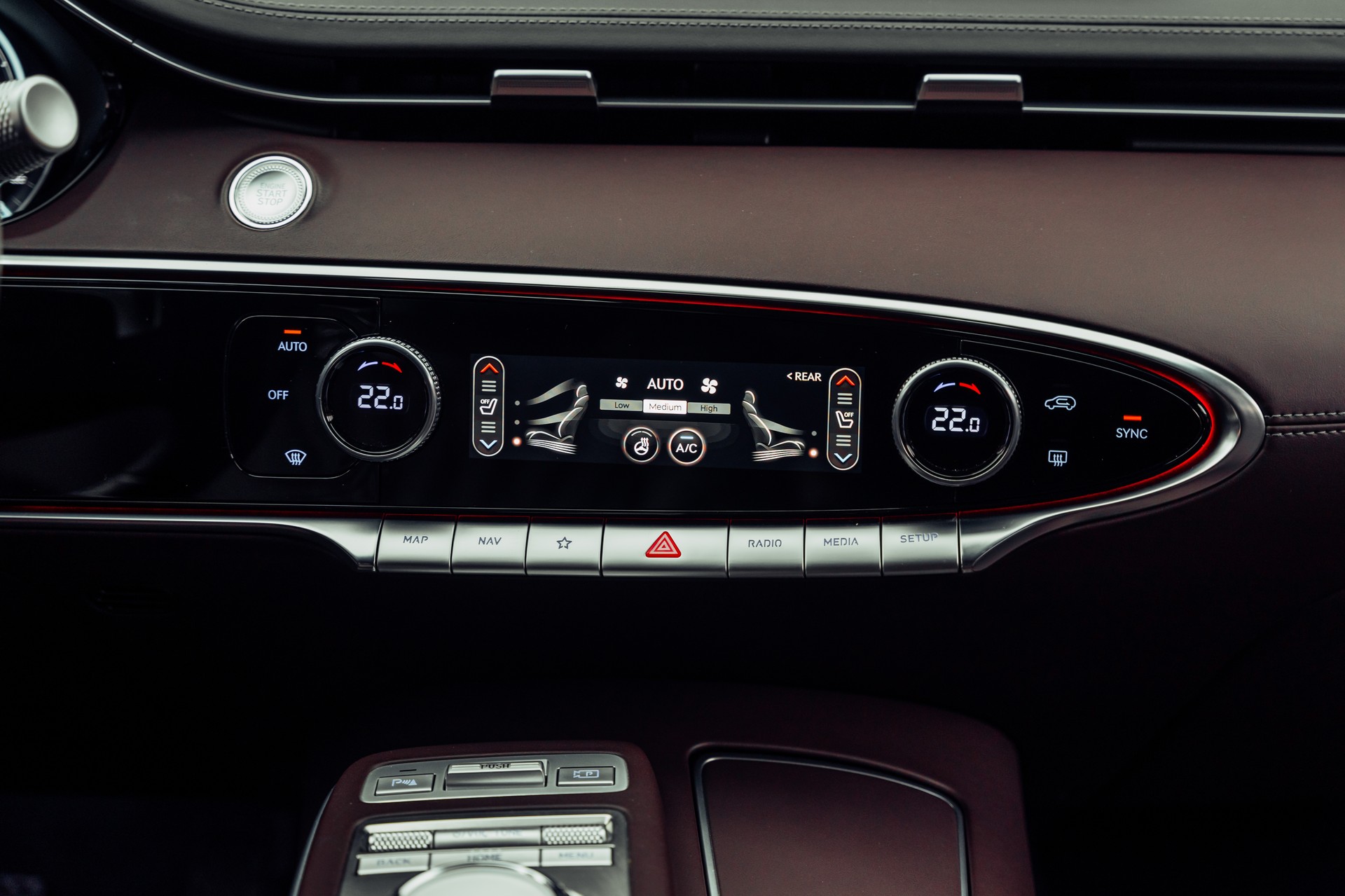 GENESIS GV70 2.2 CRDI Luxury AT8 AWD-image-15