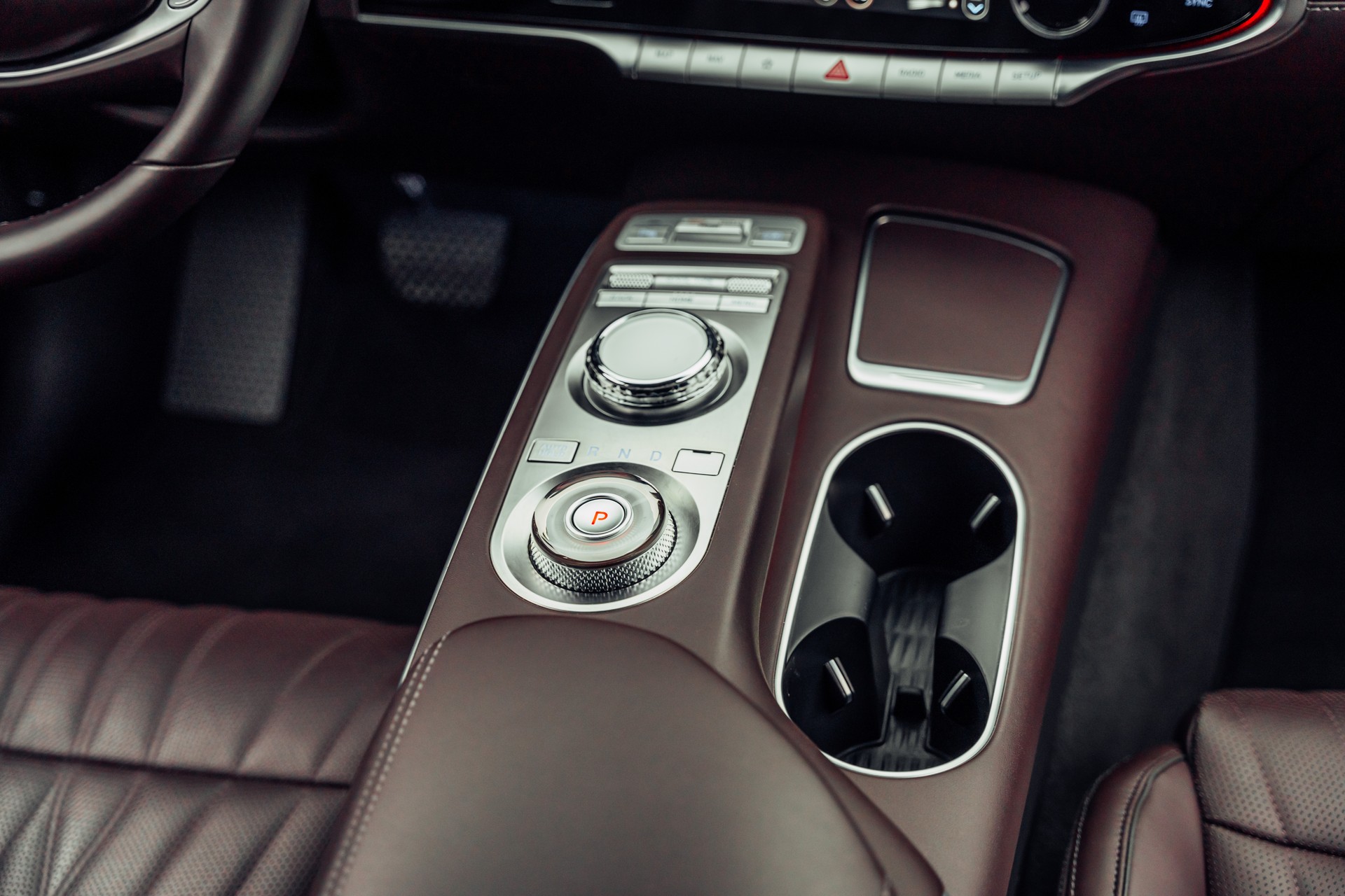 GENESIS GV70 2.2 CRDI Luxury AT8 AWD-image-16