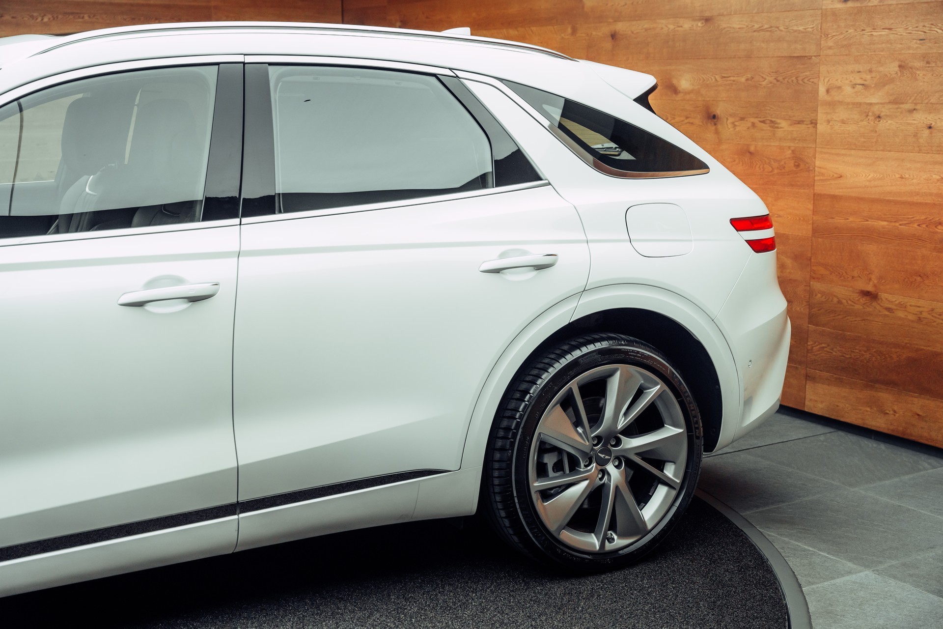GENESIS GV70 2.2 CRDI Luxury AT8 AWD-image-20