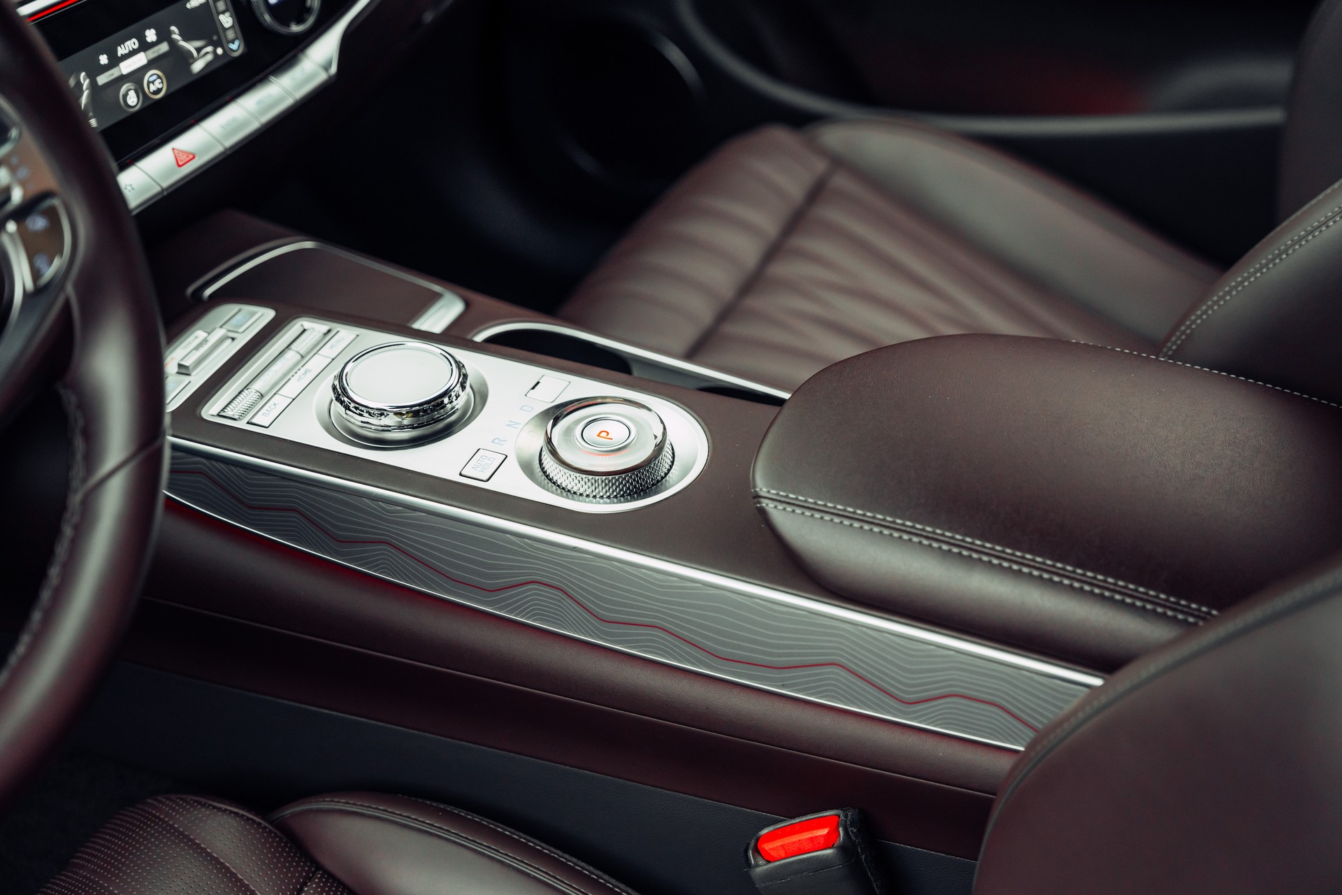 GENESIS GV70 2.2 CRDI Luxury AT8 AWD-image-12