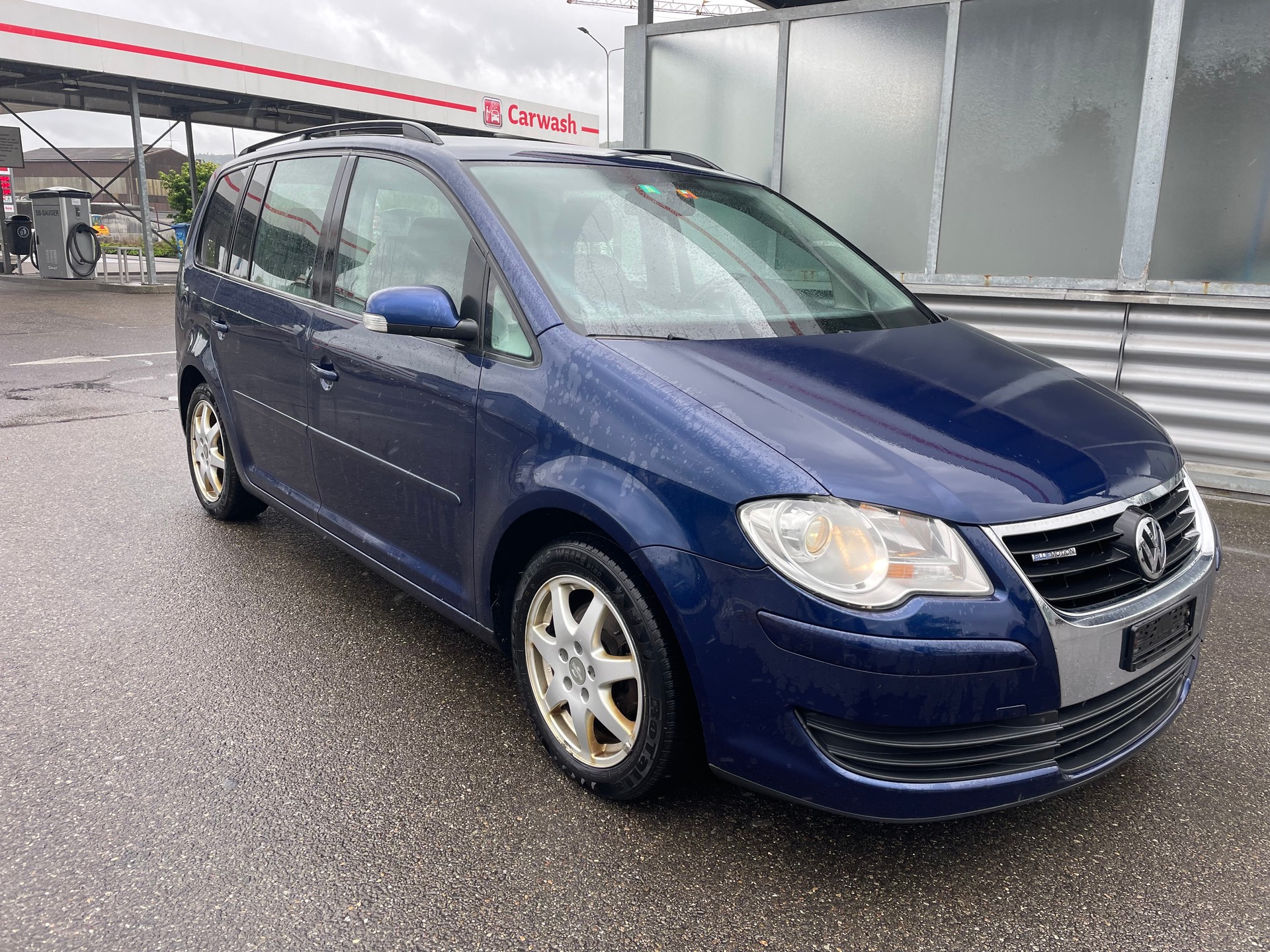 VW Touran 1.9 TDI BlueMotion Highline-image-2