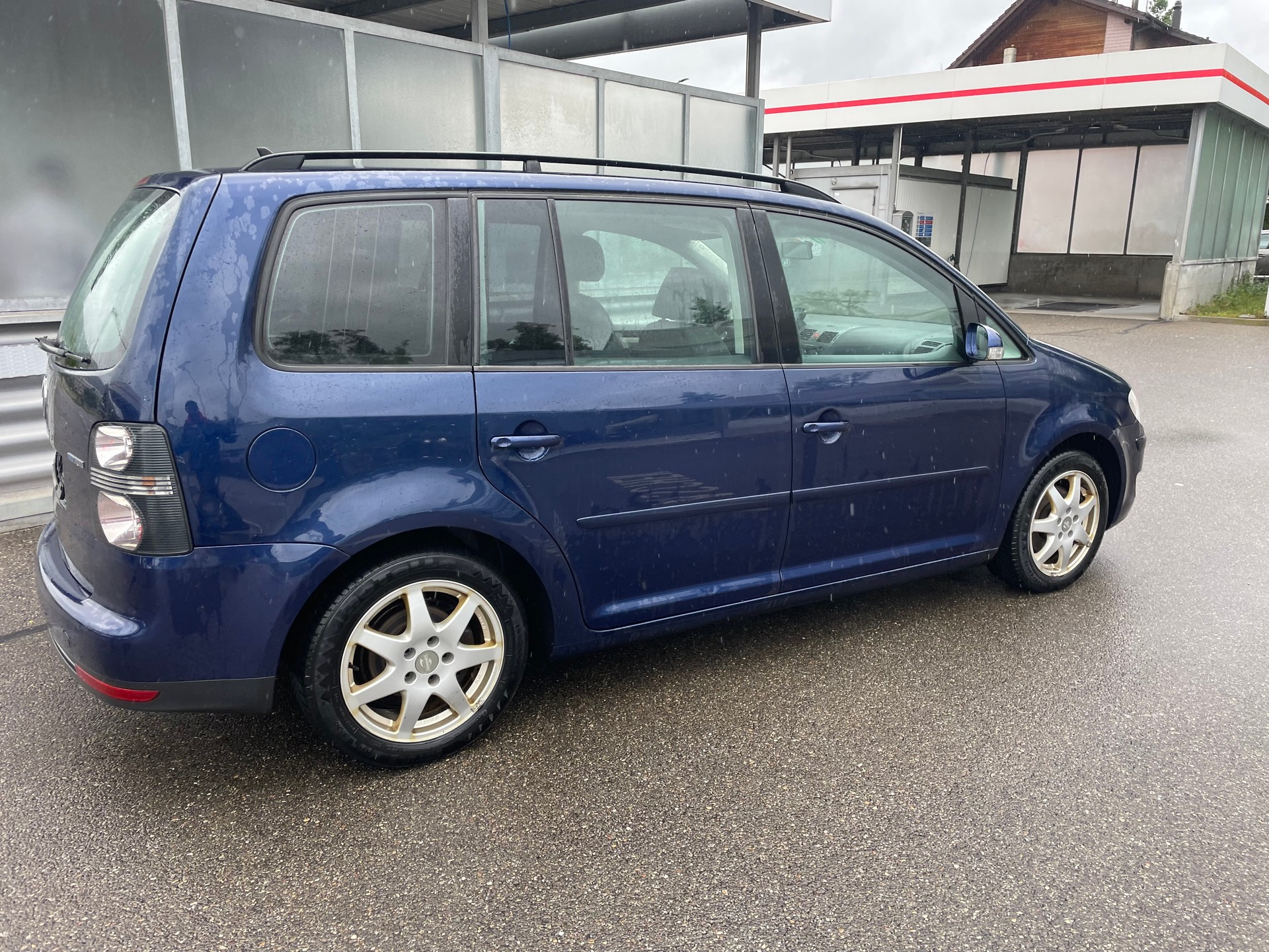 VW Touran 1.9 TDI BlueMotion Highline-image-5