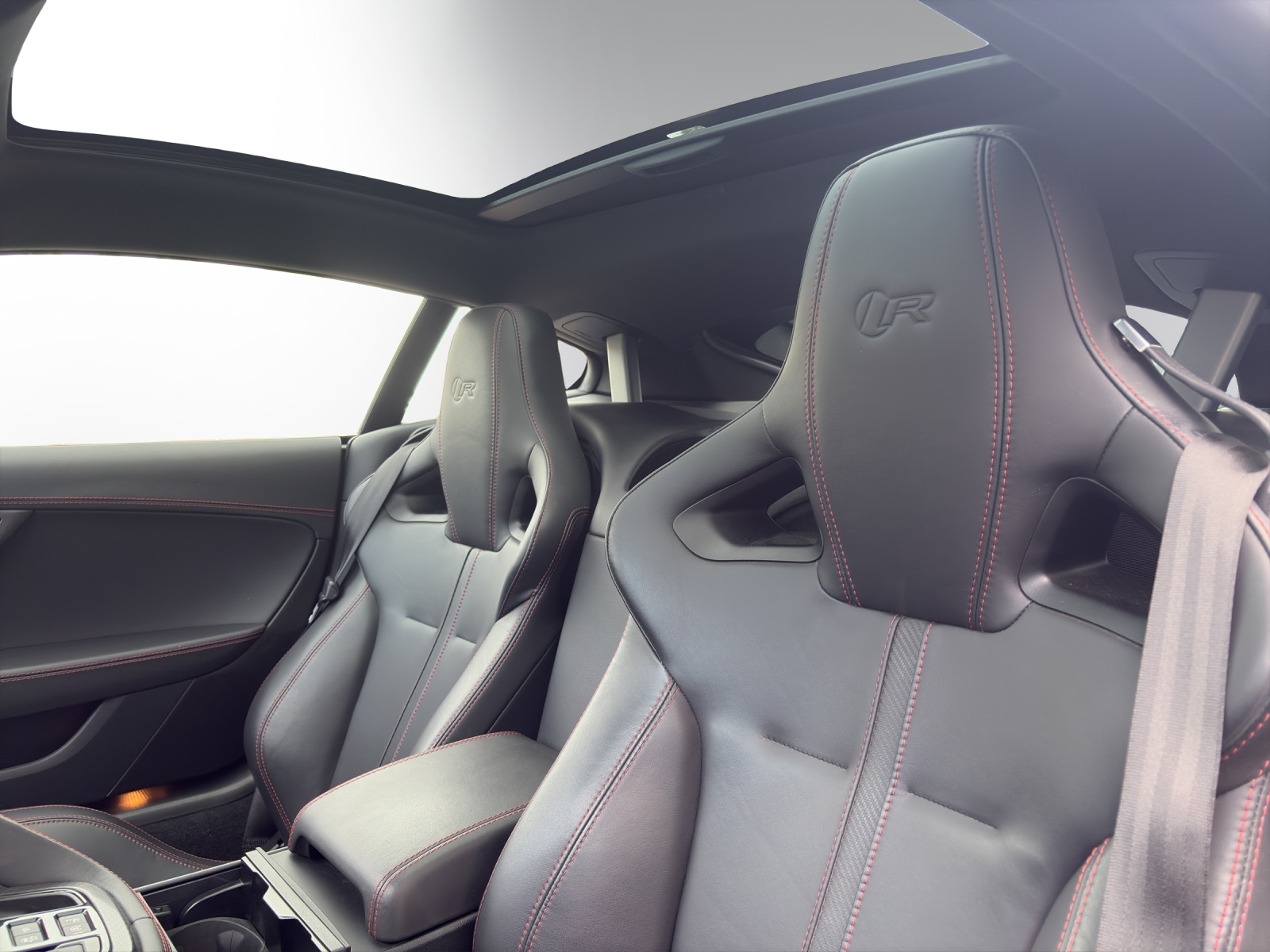 JAGUAR F-Type Coupé R 5.0 V8 S/C AWD-image-8