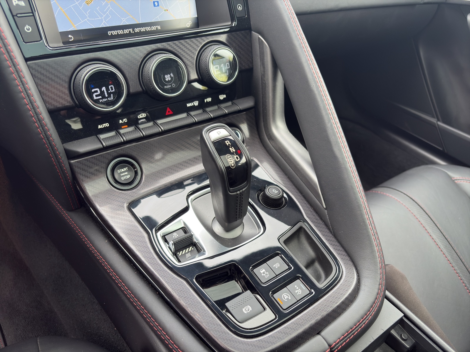 JAGUAR F-Type Coupé R 5.0 V8 S/C AWD-image-13