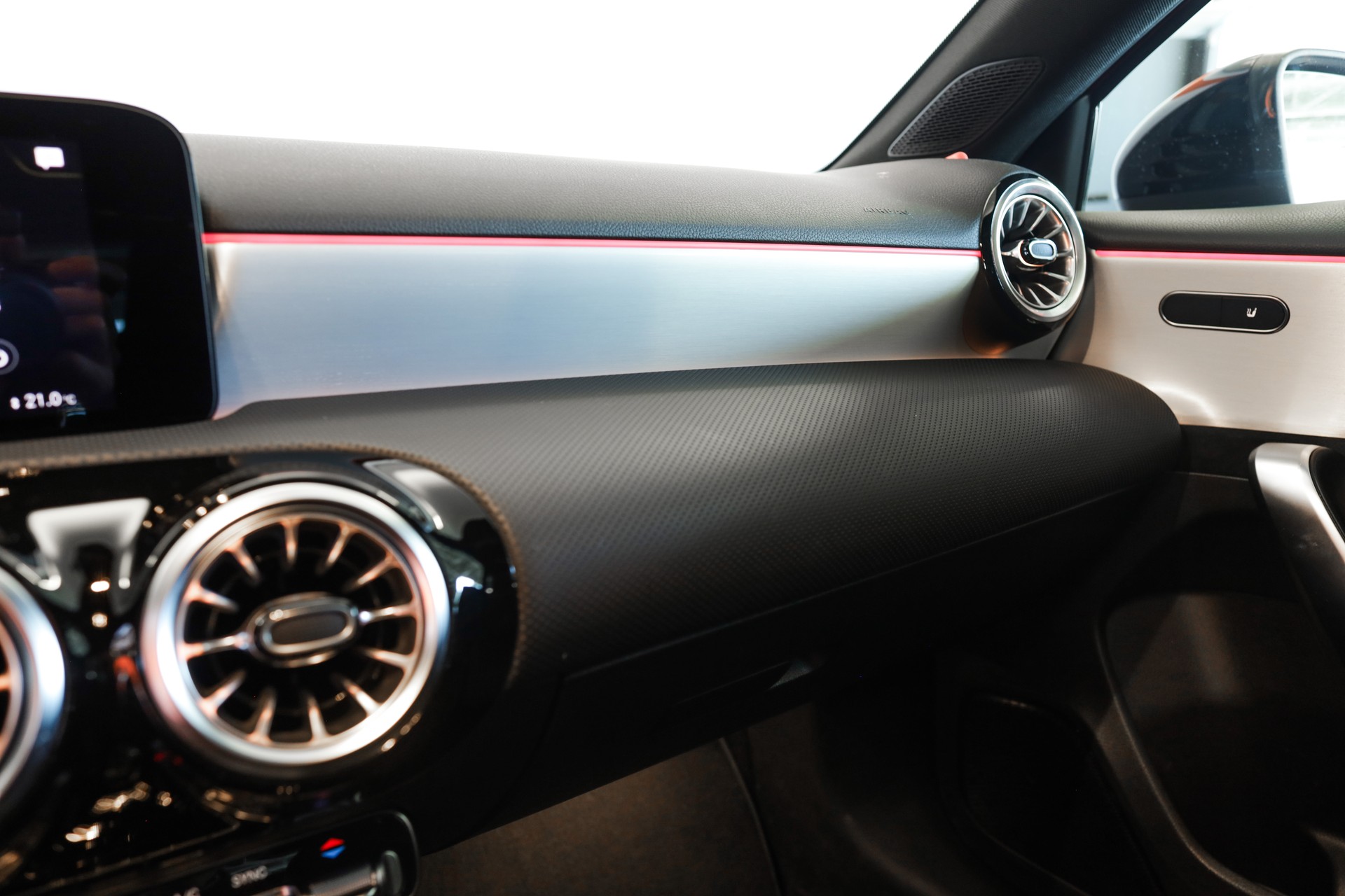 MERCEDES-BENZ A 180 Night Star AMG Line 7G-DCT-image-19