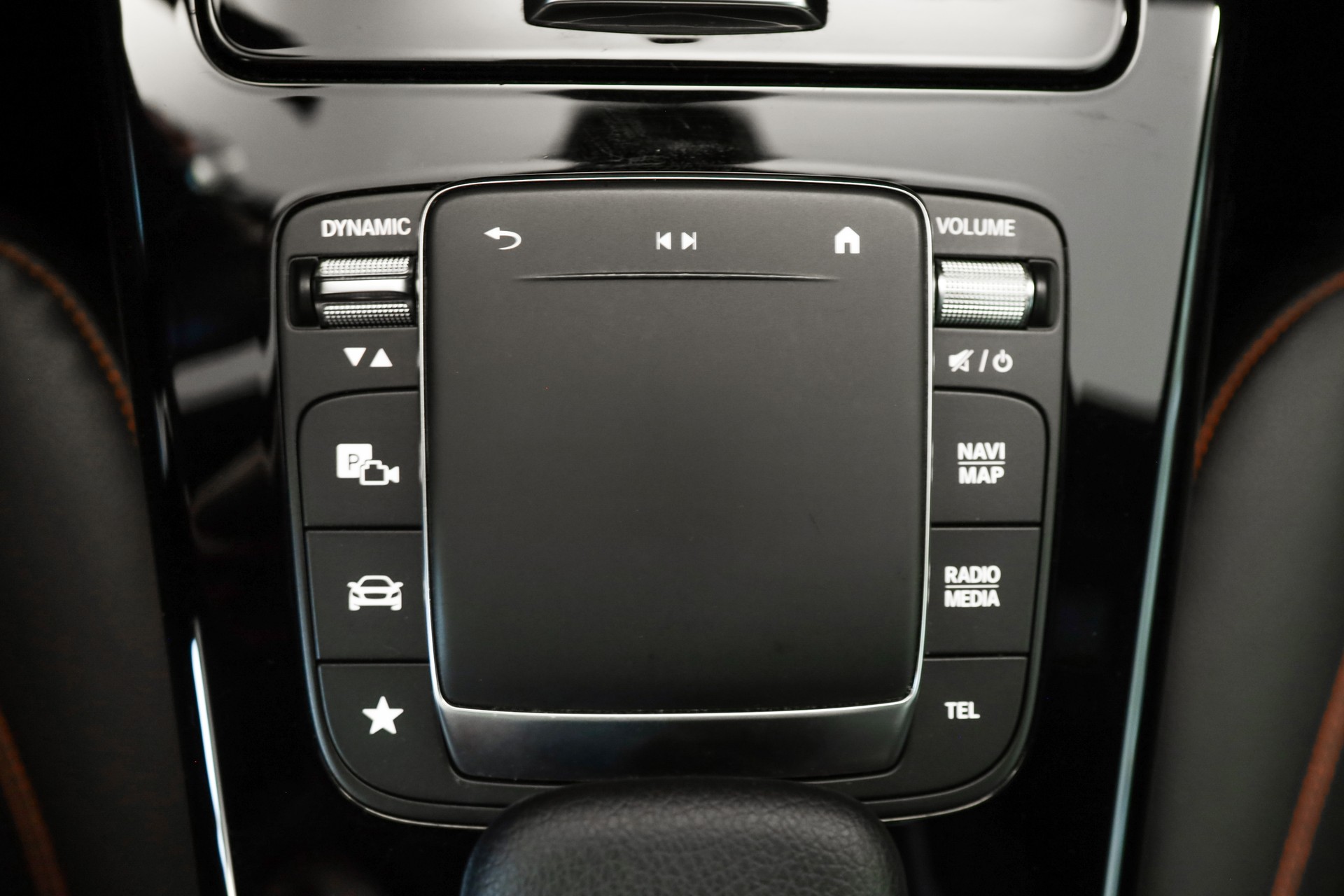 MERCEDES-BENZ A 180 Night Star AMG Line 7G-DCT-image-14