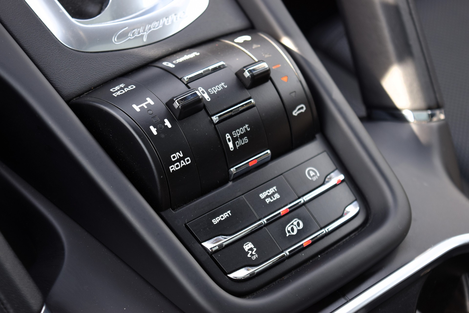 PORSCHE Cayenne Turbo S-image-12