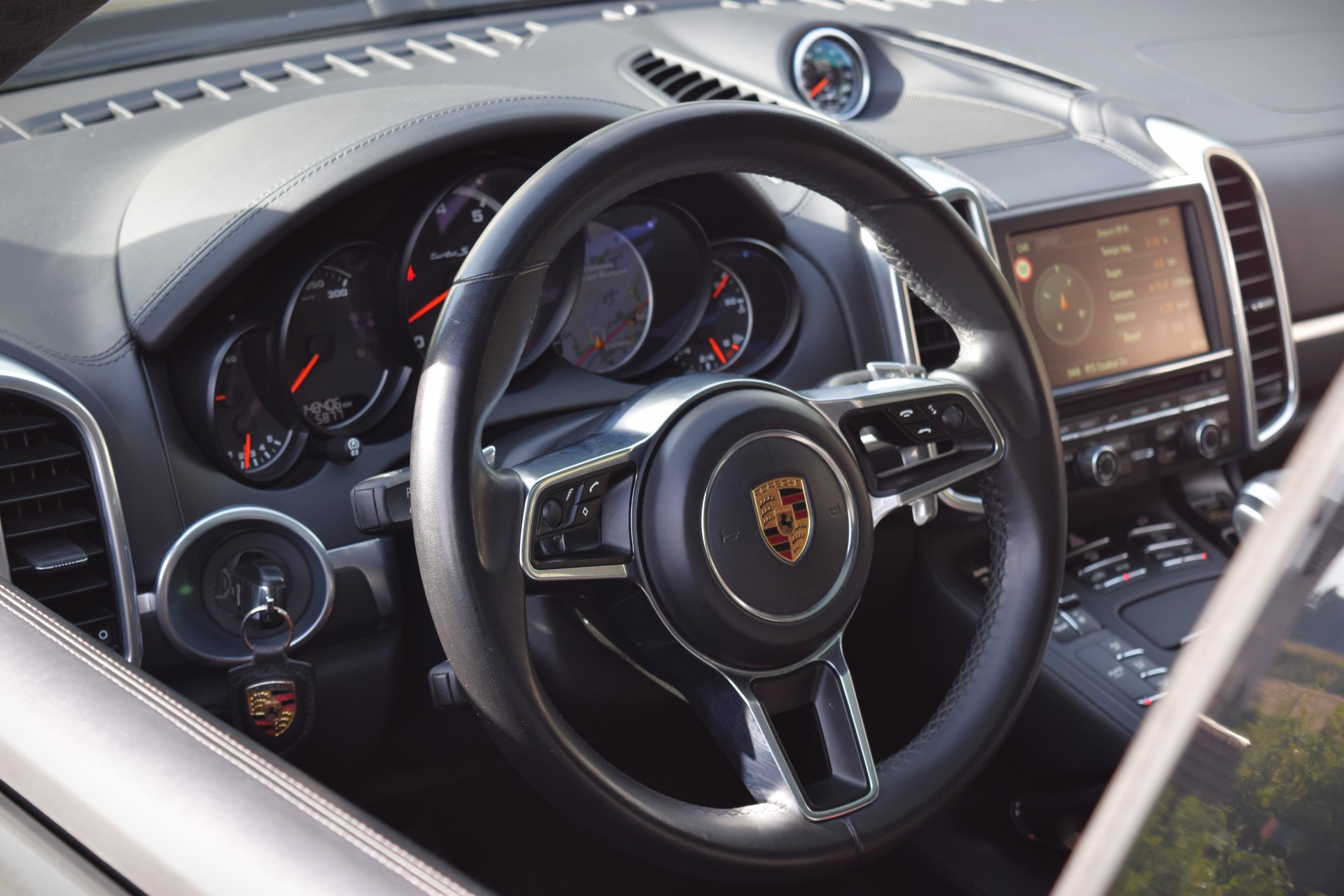 PORSCHE Cayenne Turbo S-image-9