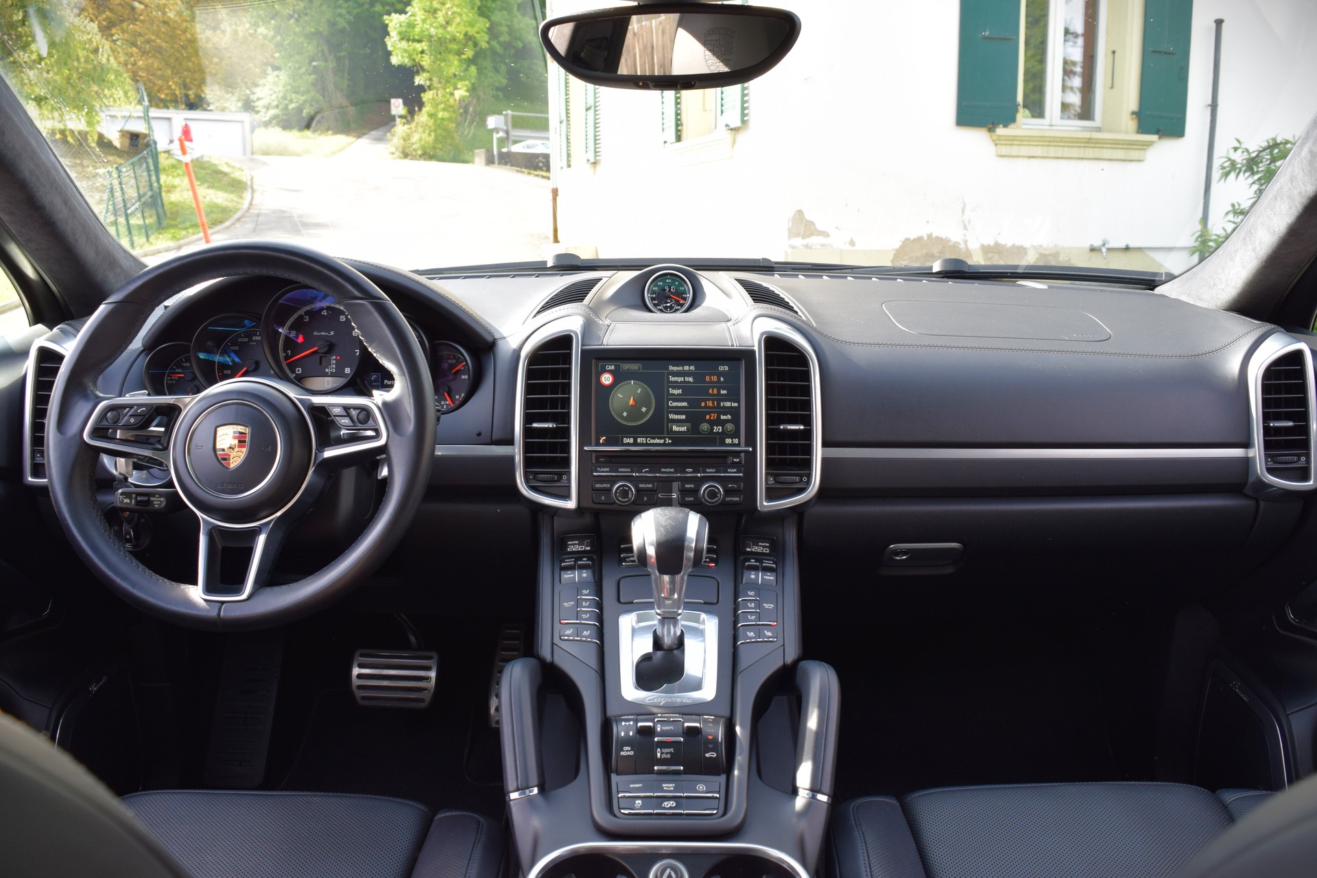 PORSCHE Cayenne Turbo S-image-1