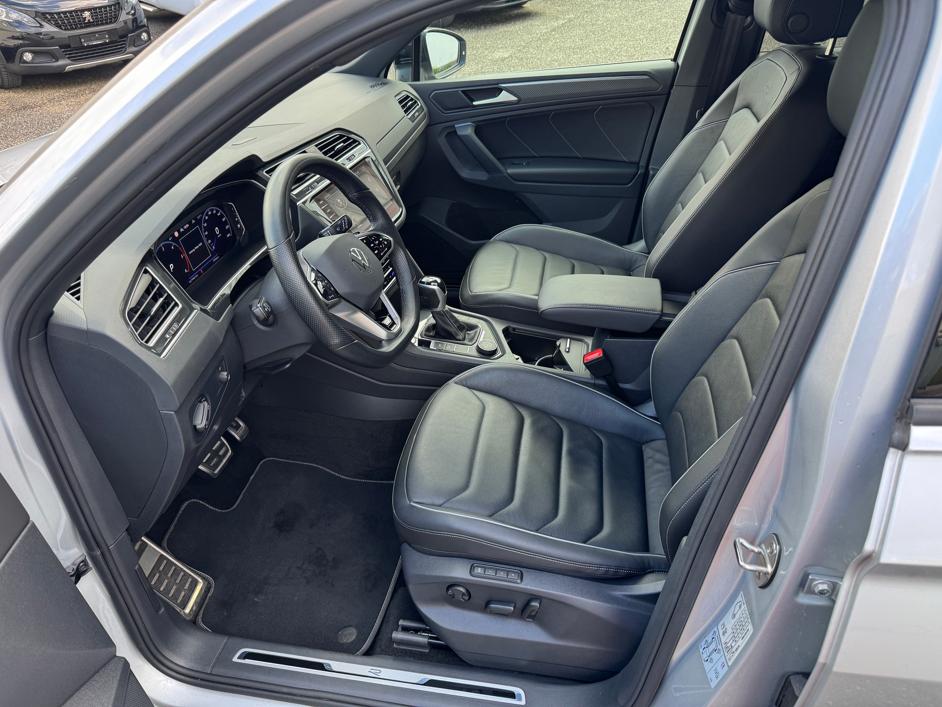 VW Tiguan 2.0 TDI SCR R-Line 4Motion DSG-image-10