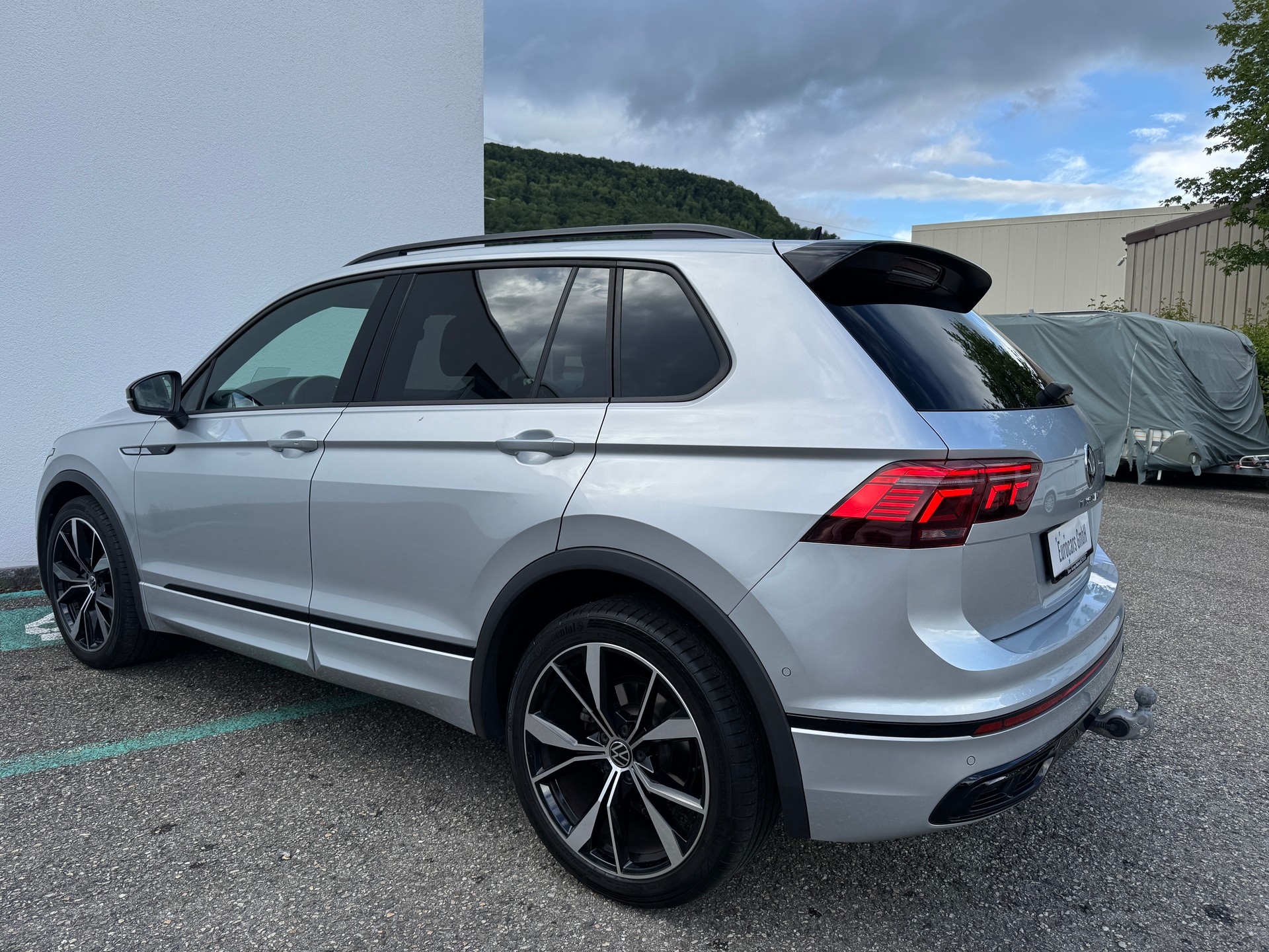 VW Tiguan 2.0 TDI SCR R-Line 4Motion DSG-image-5