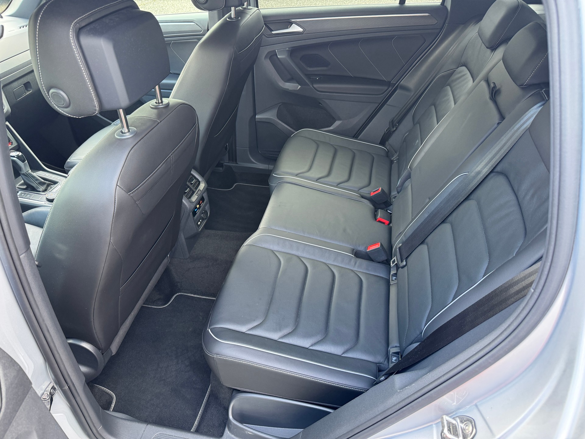VW Tiguan 2.0 TDI SCR R-Line 4Motion DSG-image-15