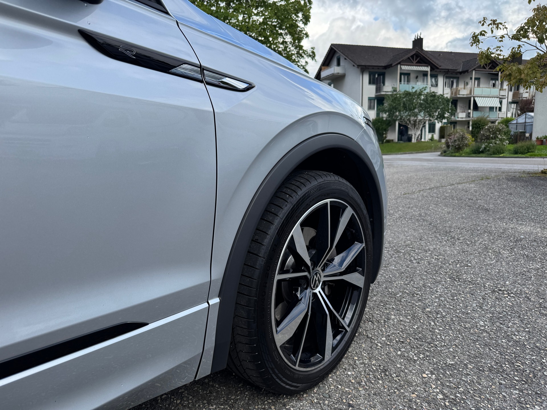 VW Tiguan 2.0 TDI SCR R-Line 4Motion DSG-image-6