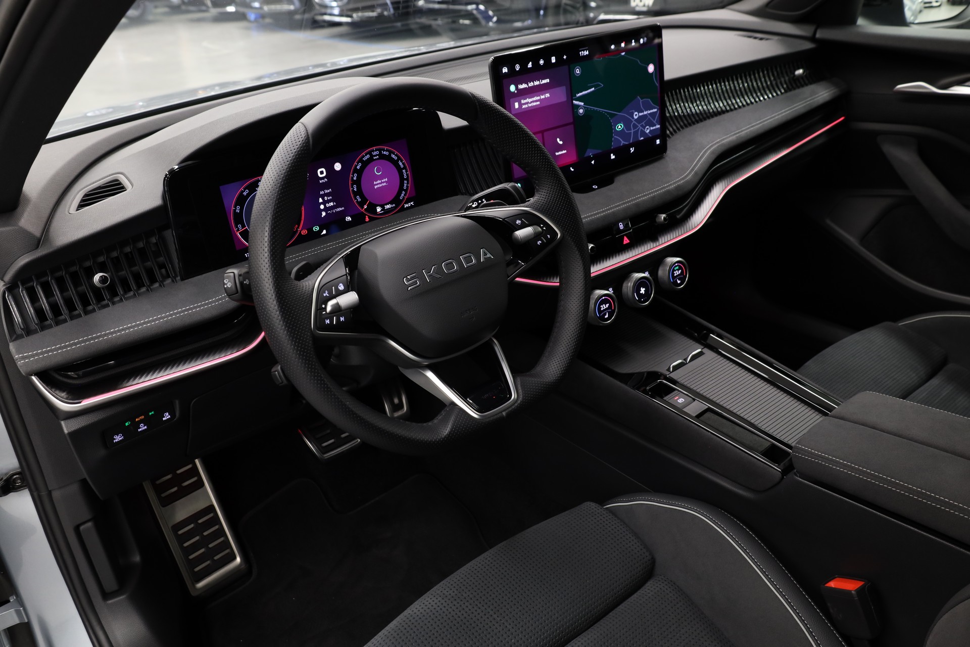 SKODA Superb Combi 2.0 TDI Sportline DSG-image-15