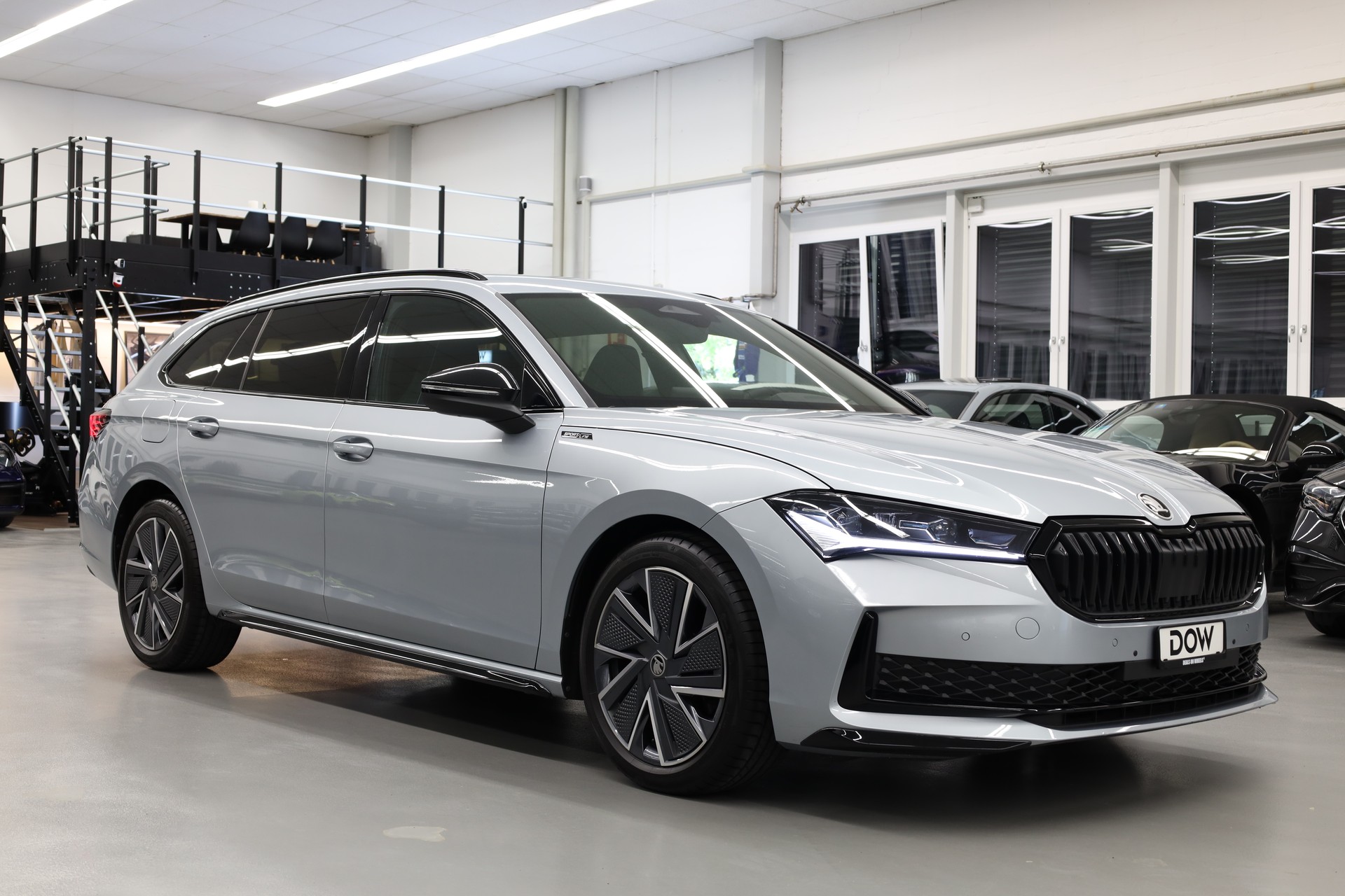 SKODA Superb Combi 2.0 TDI Sportline DSG-showroom-element-1
