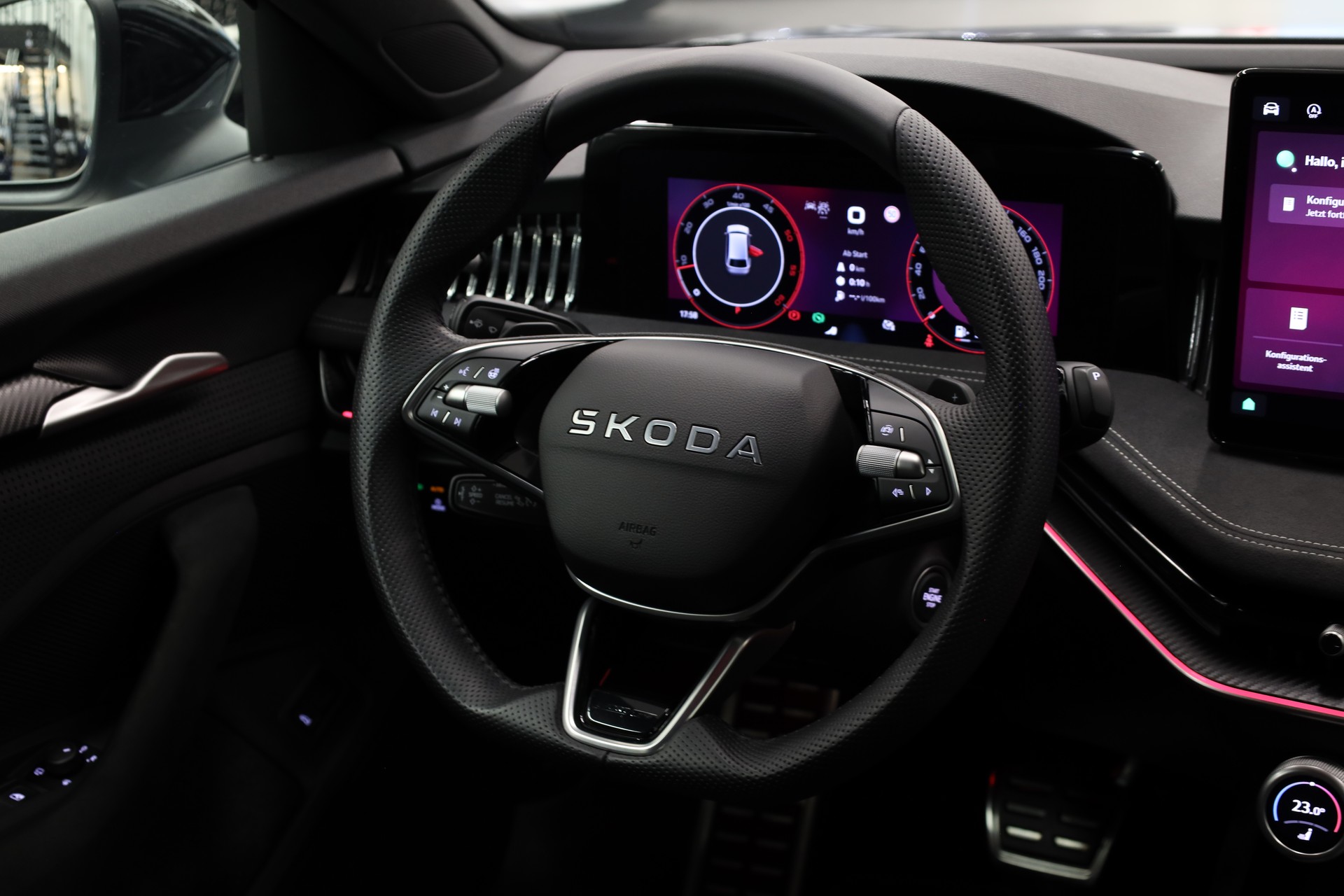 SKODA Superb Combi 2.0 TDI Sportline DSG-image-17