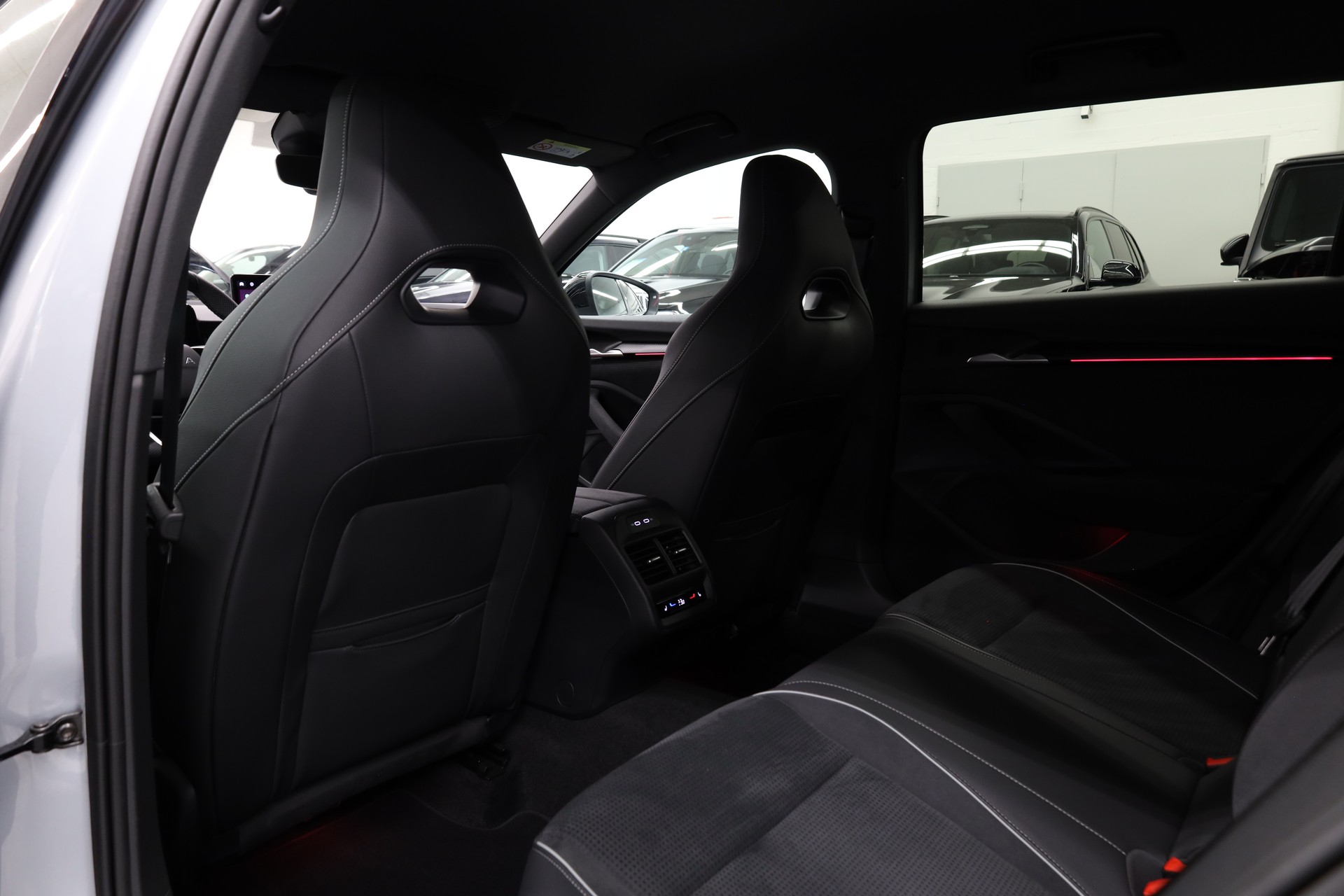 SKODA Superb Combi 2.0 TDI Sportline DSG-image-24