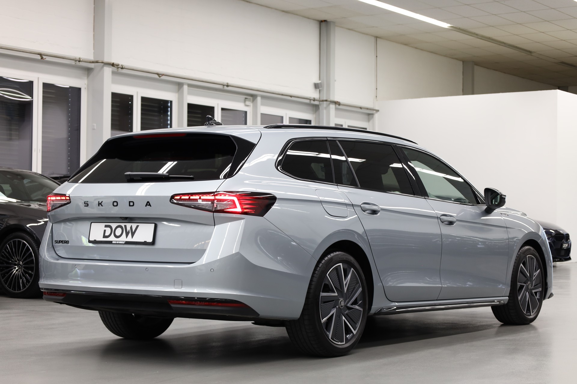 SKODA Superb Combi 2.0 TDI Sportline DSG-image-4
