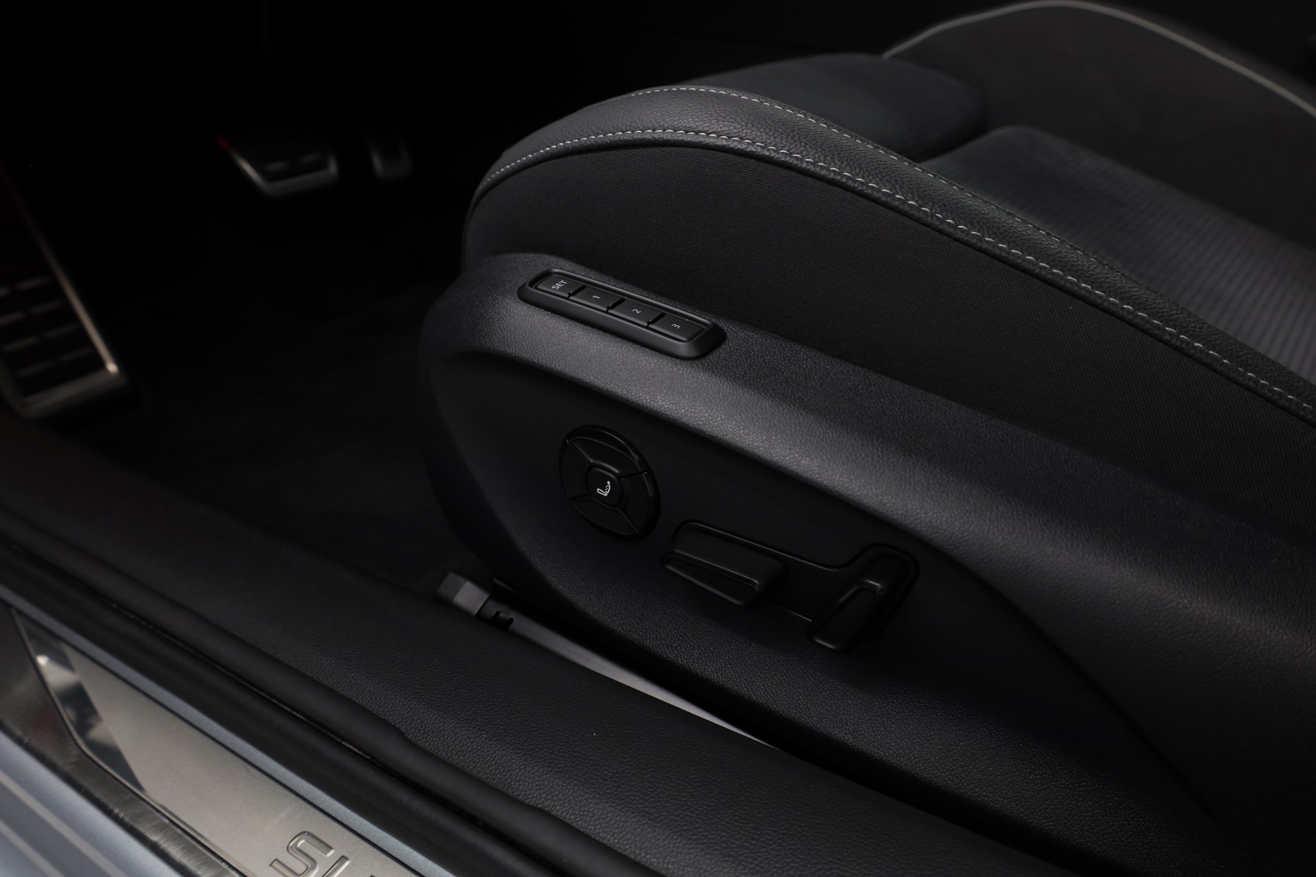 SKODA Superb Combi 2.0 TDI Sportline DSG-image-23