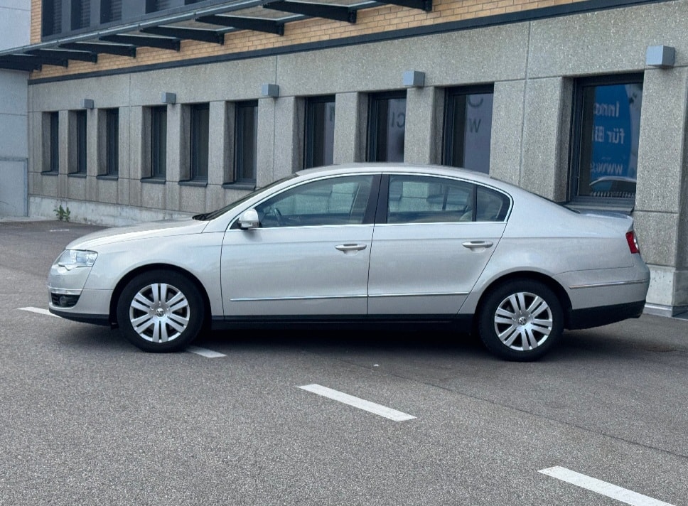 VW Passat 2.0T FSI Highline-image-1