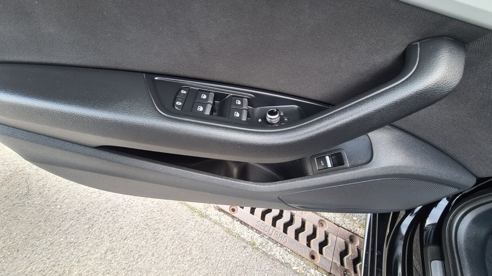 AUDI A4 Avant 35 TDI S-tronic ** Gr-Navigationssystem ** PDC Vorne + Hinten ** Tempomat ** Frisch Ab MFK & Service **-image-11