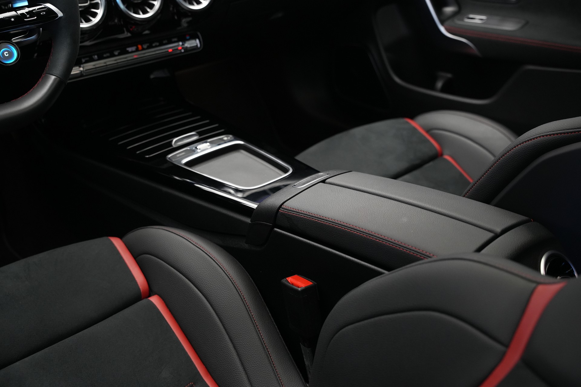 MERCEDES-BENZ CLA 45 S AMG 4Matic+ 8G-DCT *Burmester* *Schalensitze* *Panorama*-image-16