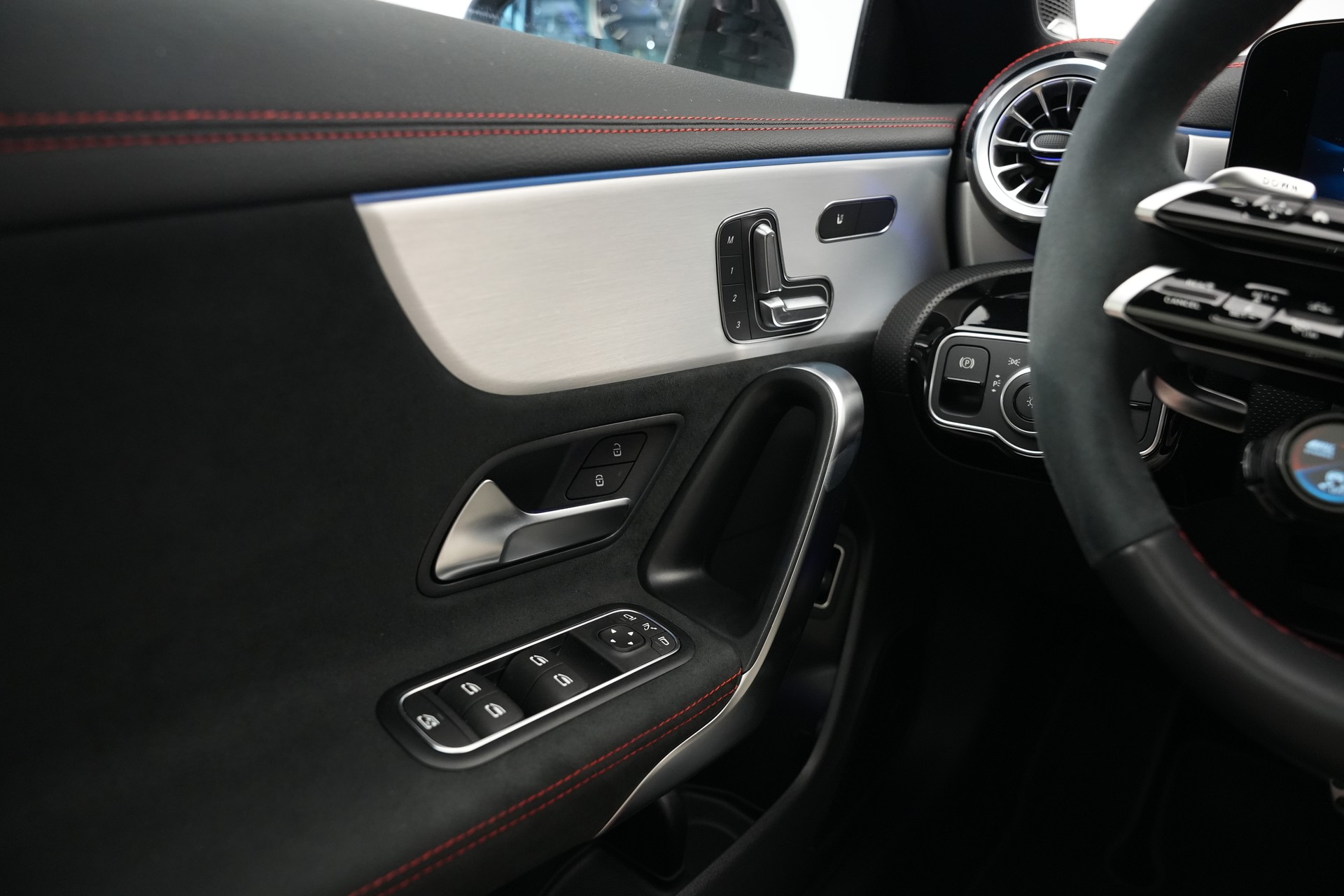 MERCEDES-BENZ CLA 45 S AMG 4Matic+ 8G-DCT *Burmester* *Schalensitze* *Panorama*-image-25