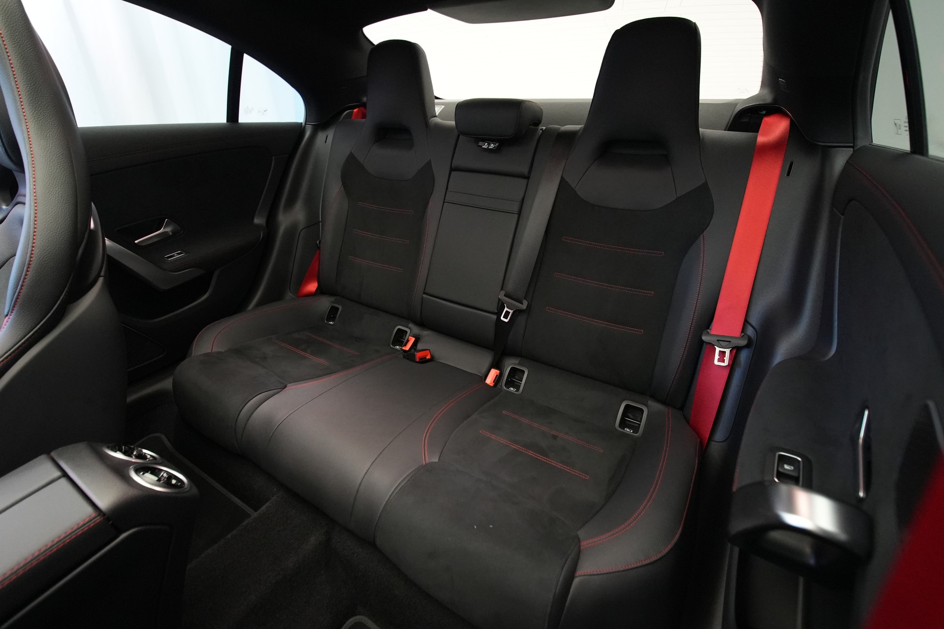 MERCEDES-BENZ CLA 45 S AMG 4Matic+ 8G-DCT *Burmester* *Schalensitze* *Panorama*-image-17