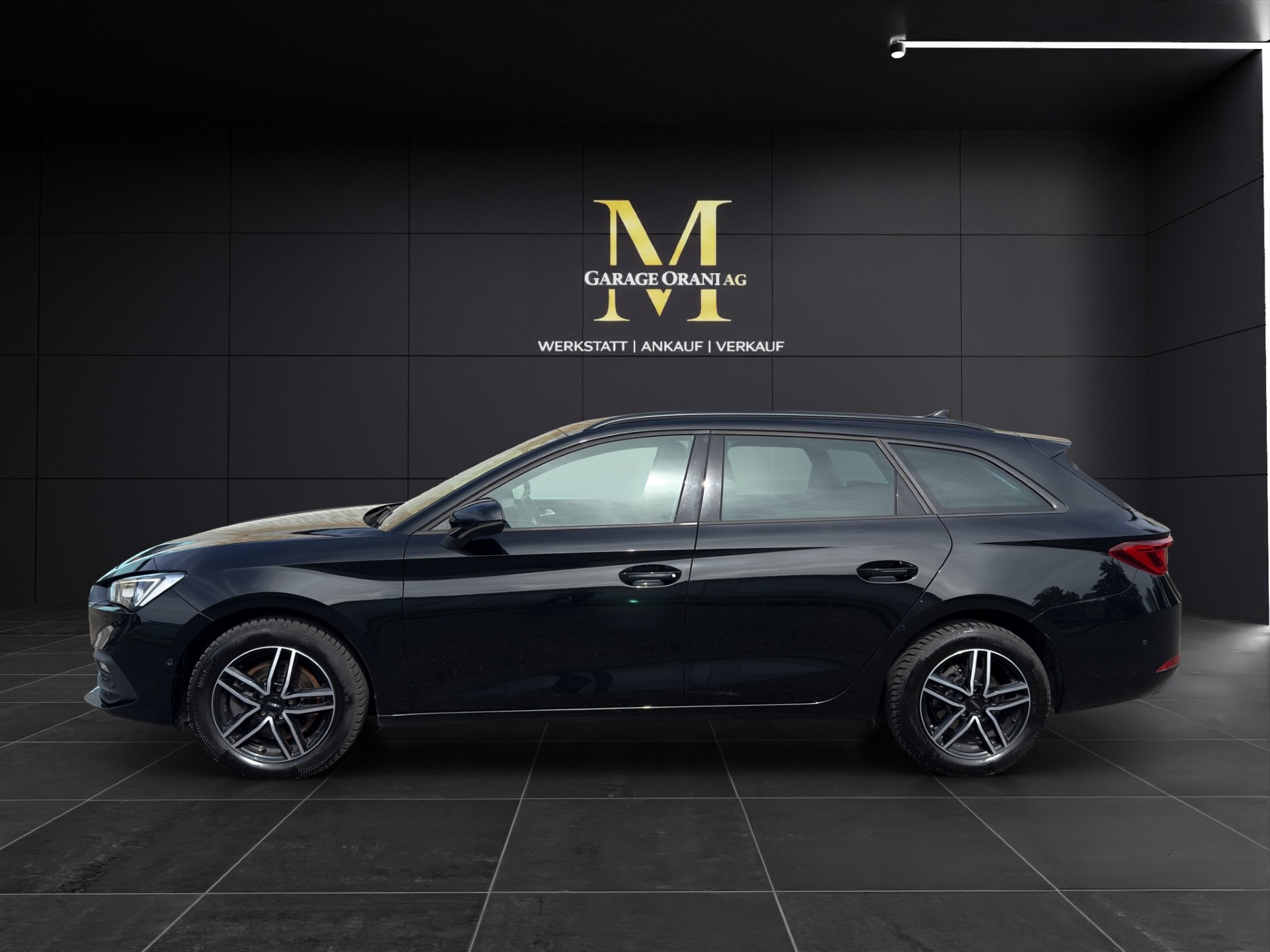 SEAT Leon ST 2.0 TDI EVO DSG Music Edition-showroom-element-1