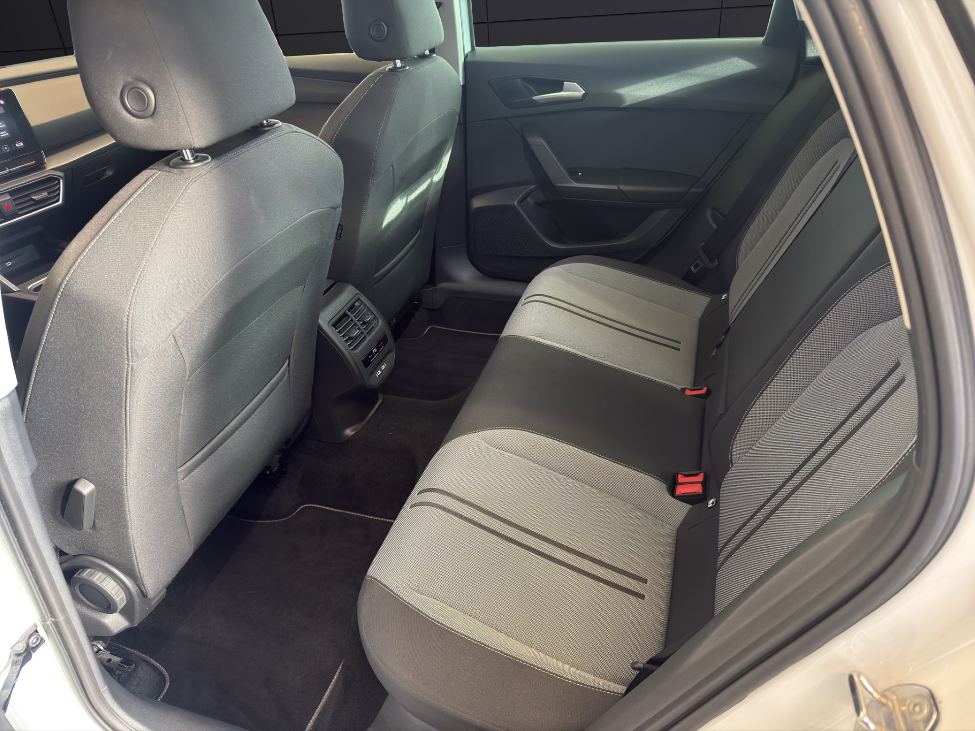 SEAT Leon ST 2.0 TDI EVO DSG Music Edition-image-10