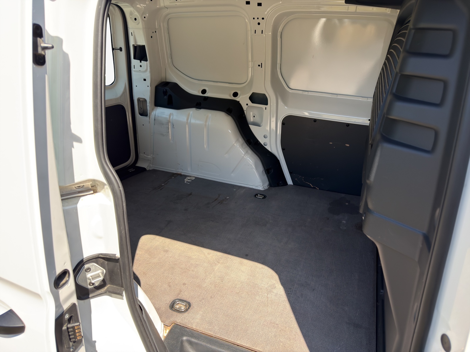 VW Caddy Cargo 2.0TDI 4Motion-image-11
